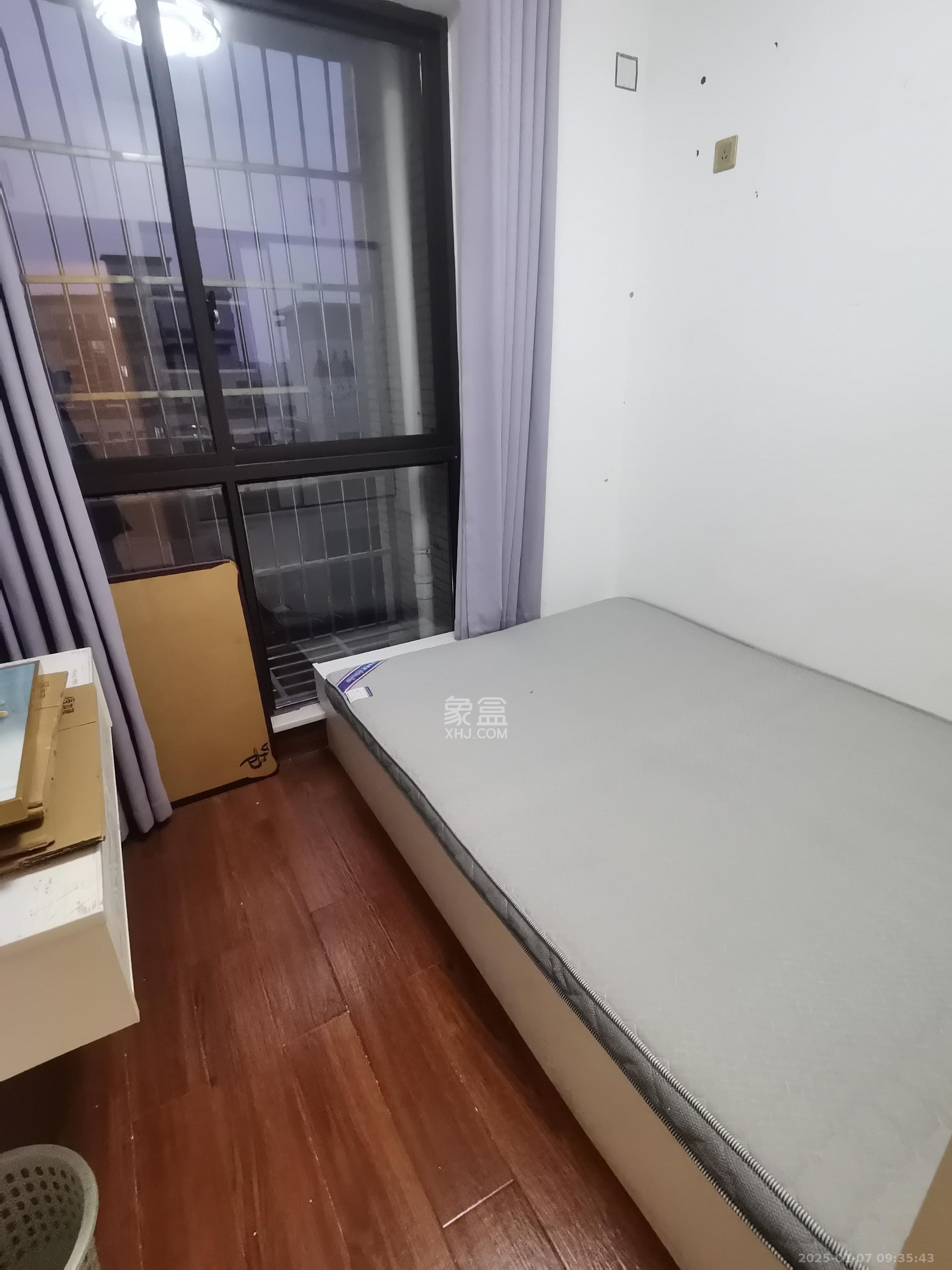 湖湾世景  3室2厅1卫   2000.00元/月室内图