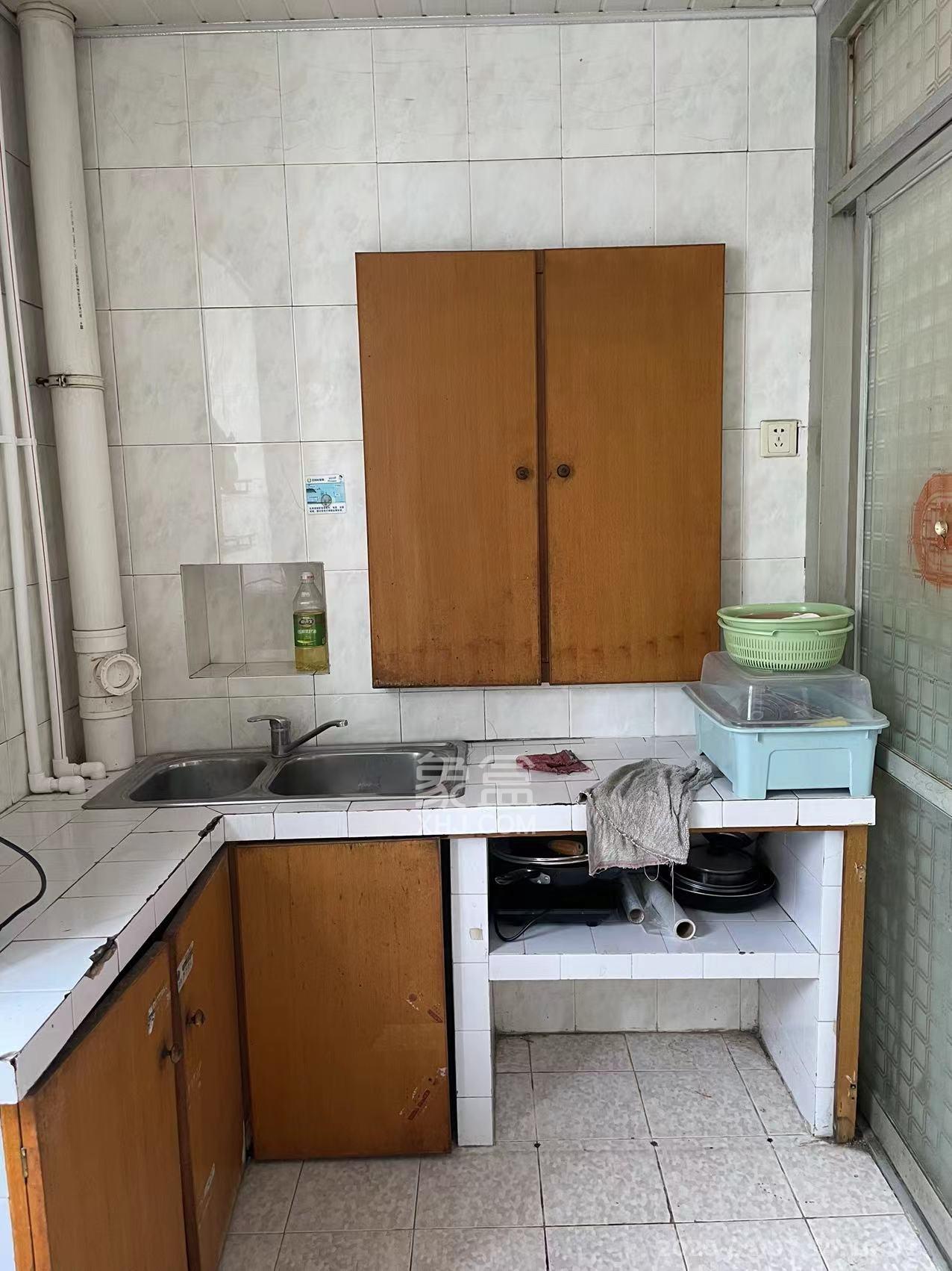 新奥燃气宿舍 2室2厅1卫 1500.0元/月 新奥燃气宿舍 2室2厅1卫 1500.0元/月室内图