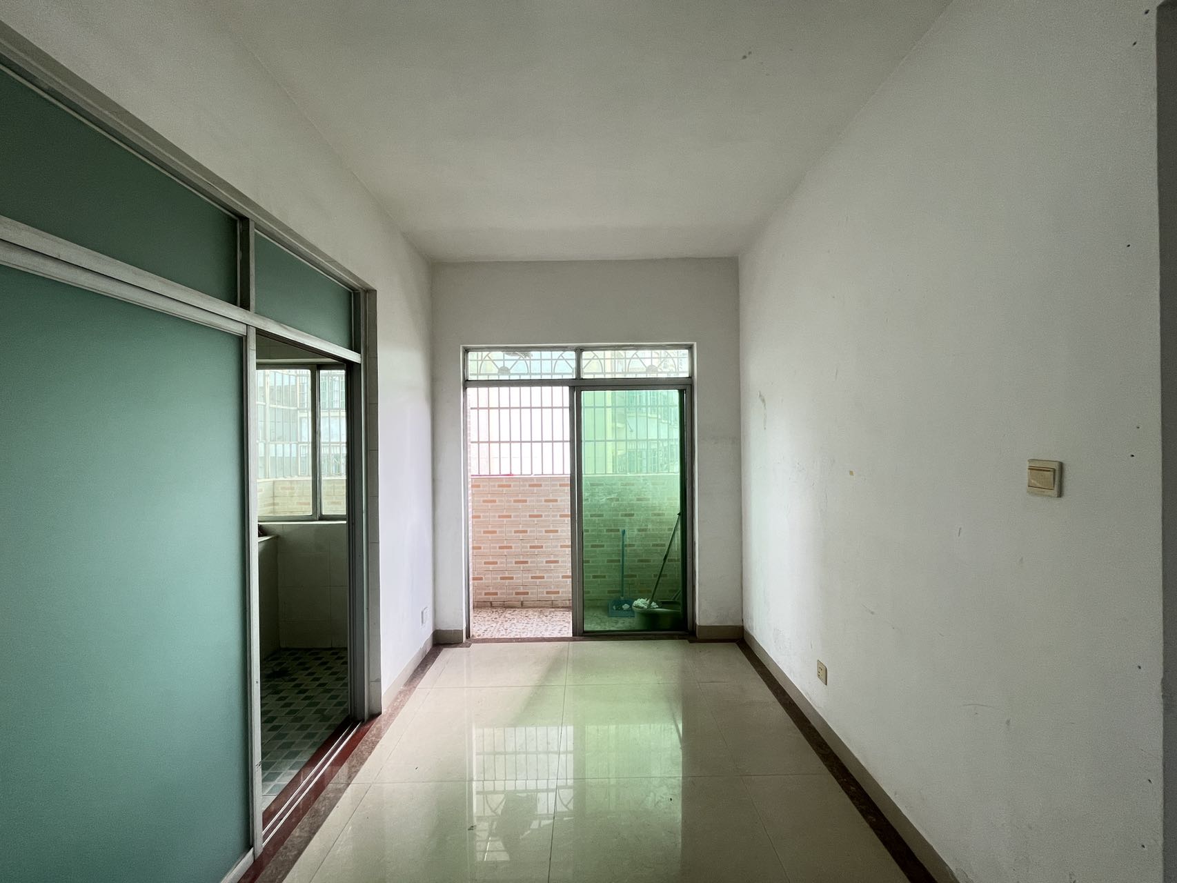 泉都大厦 3室2厅1卫 3000.0元/月 泉都大厦 3室2厅1卫 3000.0元/月室内图