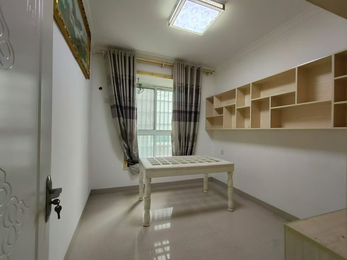 山水名苑 1室0厅0卫 65.0万 山水名苑 1室0厅0卫 65.0万客厅