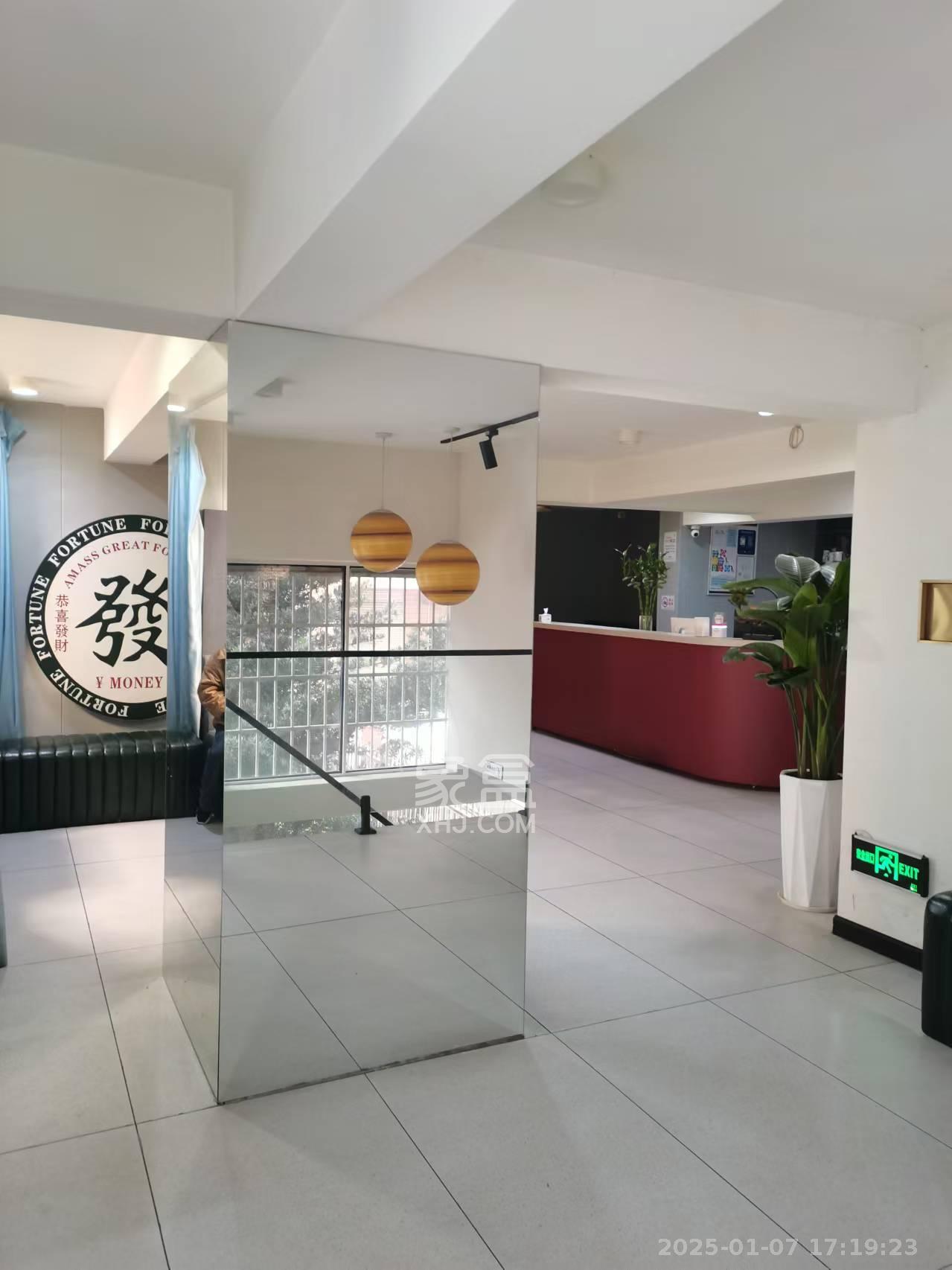 圆梦花园 14室3厅6卫 8300.0元/月 圆梦花园 14室3厅6卫 8300.0元/月室内图