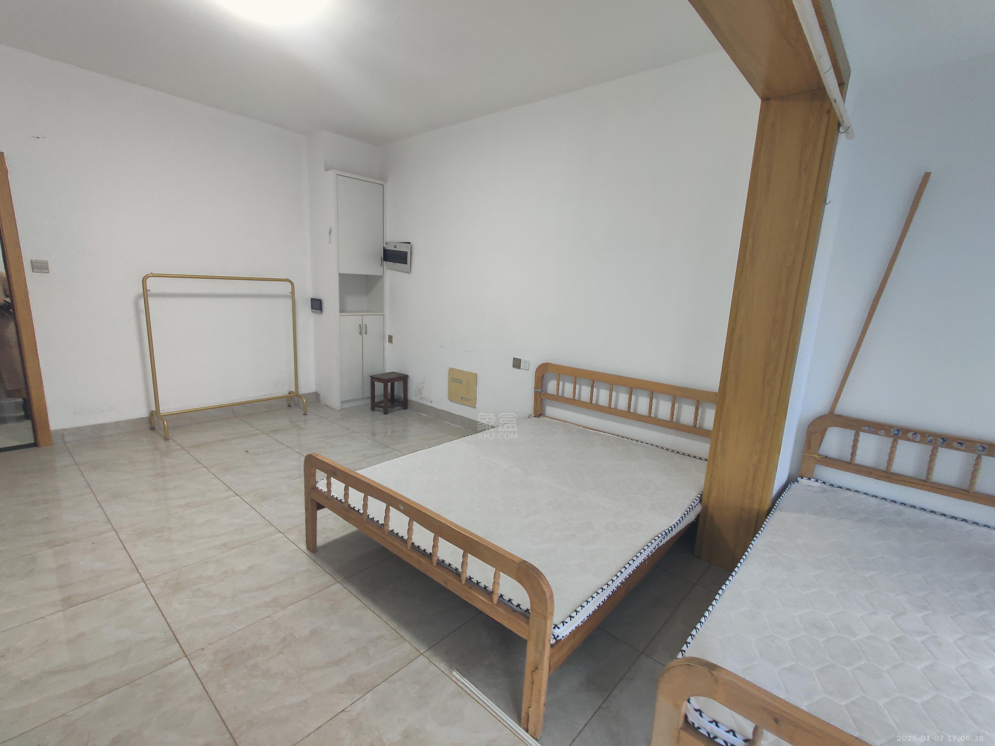 春藤小镇 1室1厅1卫 1100.0元/月 春藤小镇 1室1厅1卫 1100.0元/月室内图