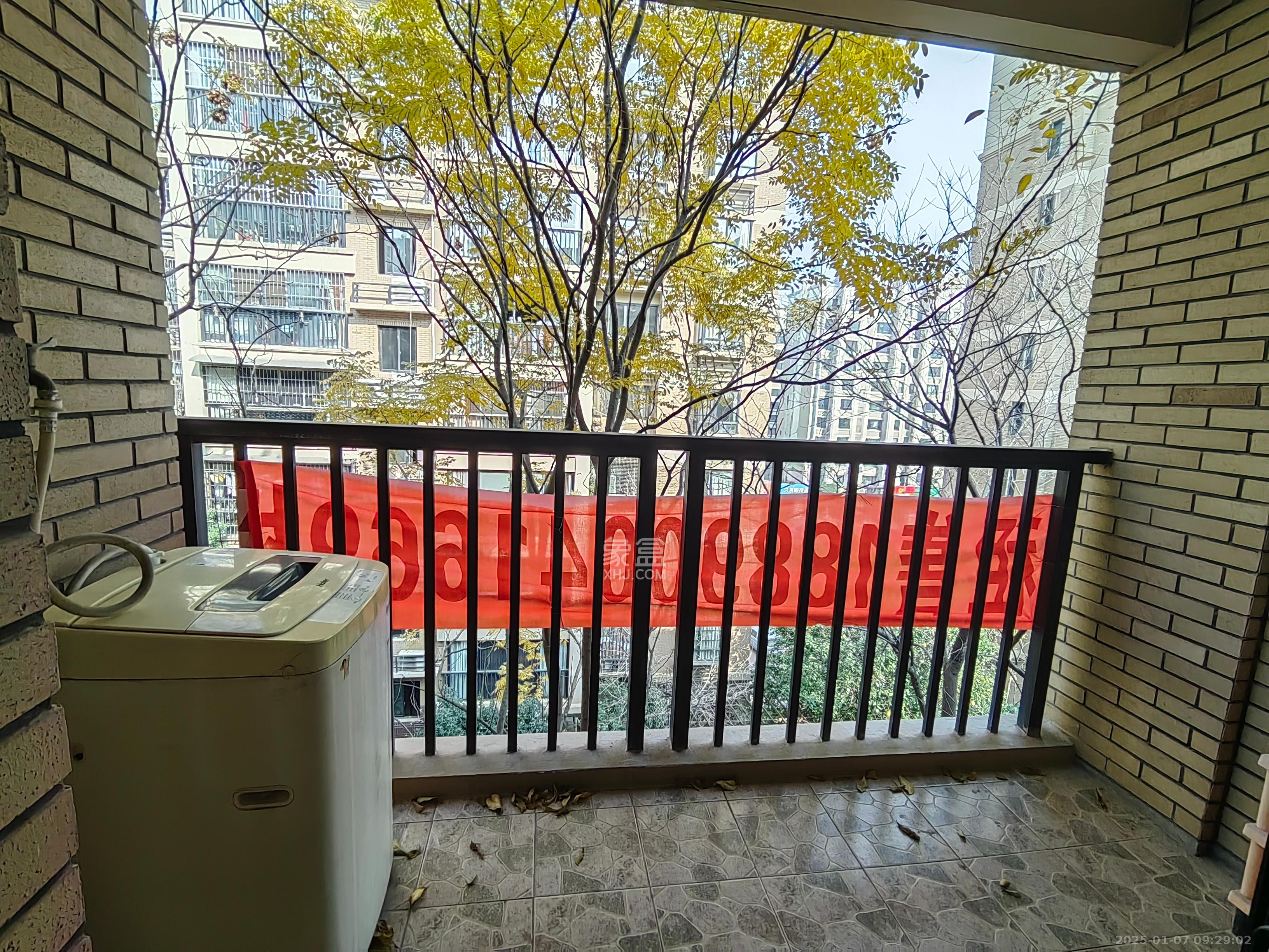 三江花中城  3室2厅2卫   2500.00元/月室内图
