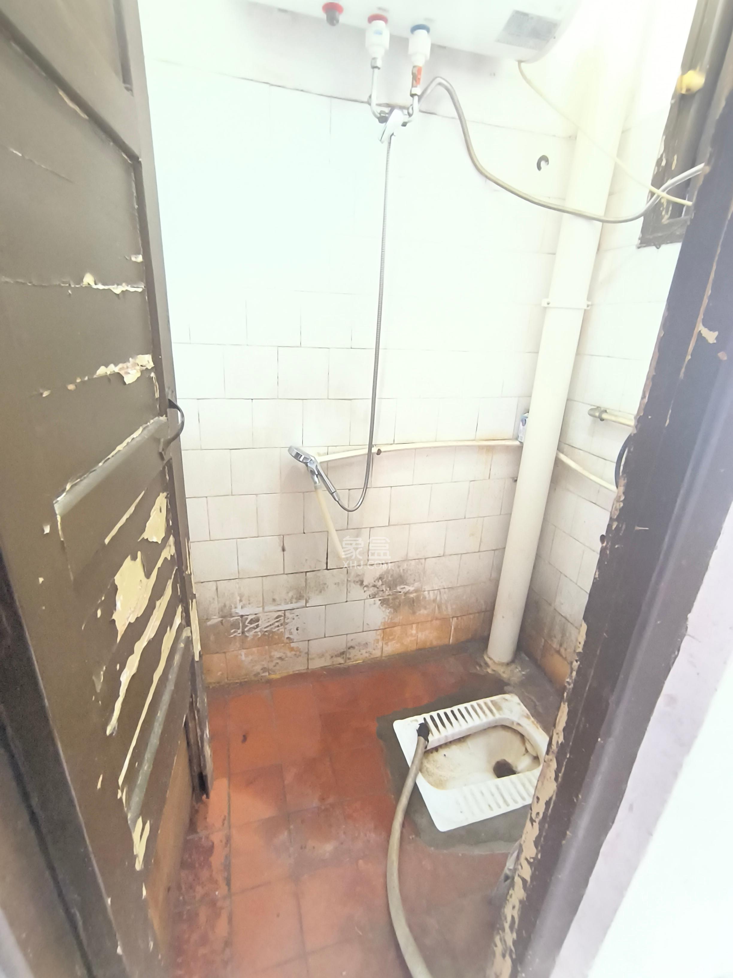中心医院宿舍  2室1厅1卫   1500.00元/月室内图