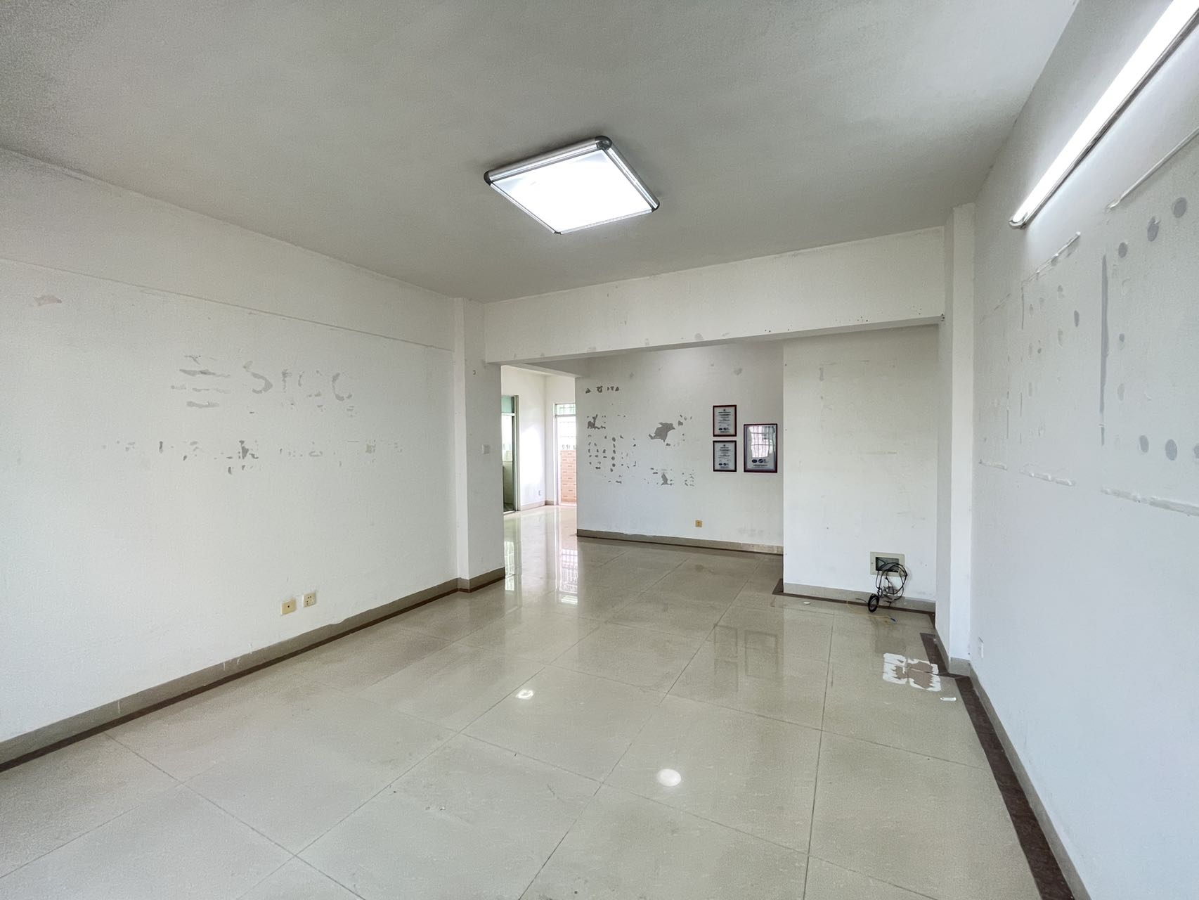 泉都大厦 3室2厅1卫 3000.0元/月 泉都大厦 3室2厅1卫 3000.0元/月室内图