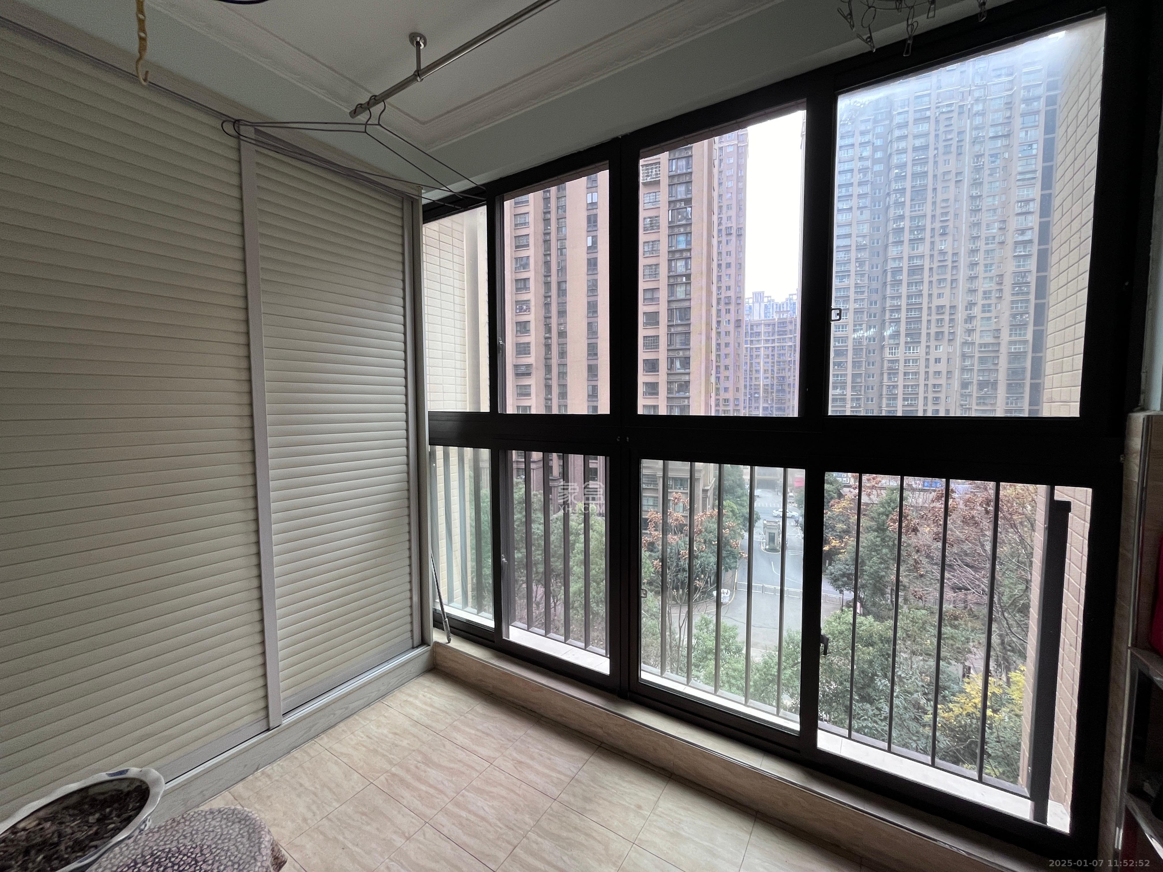 华润凤凰城三期 3室2厅1卫 2400.0元/月 华润凤凰城三期 3室2厅1卫 2400.0元/月室内图