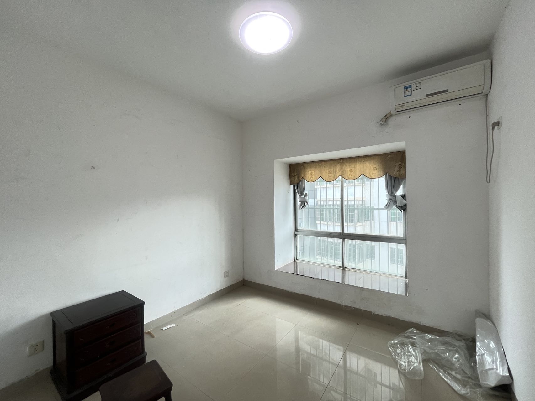 泉都大厦 3室2厅1卫 3000.0元/月 泉都大厦 3室2厅1卫 3000.0元/月室内图