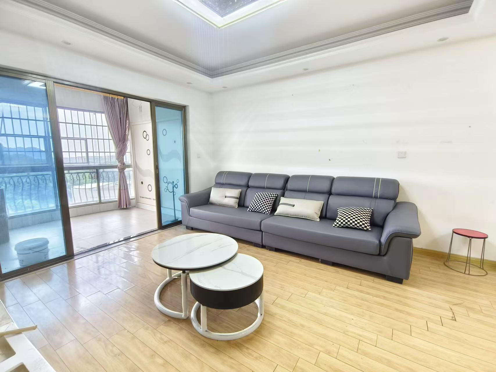 碧桂园 3室2厅2卫 2200.0元/月 碧桂园 3室2厅2卫 2200.0元/月室内图