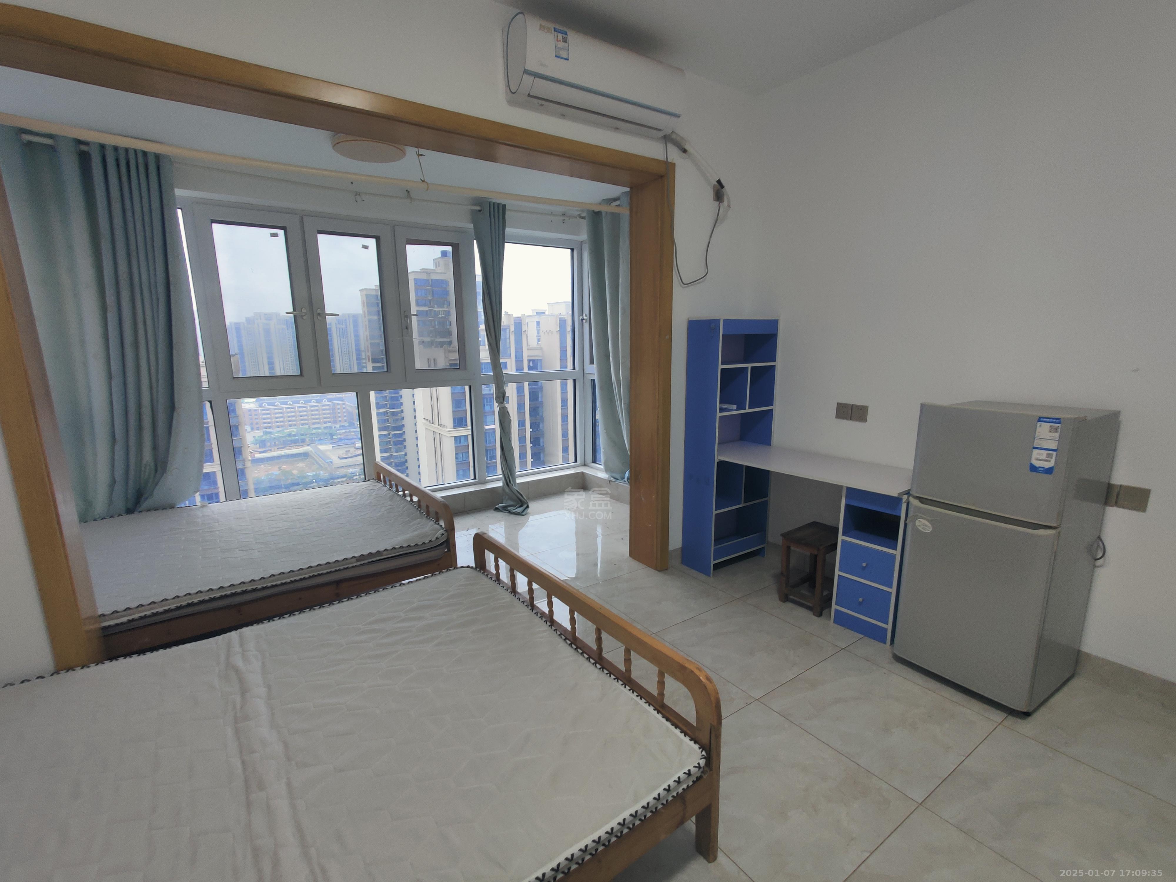 春藤小镇 1室1厅1卫 1100.0元/月 春藤小镇 1室1厅1卫 1100.0元/月室内图