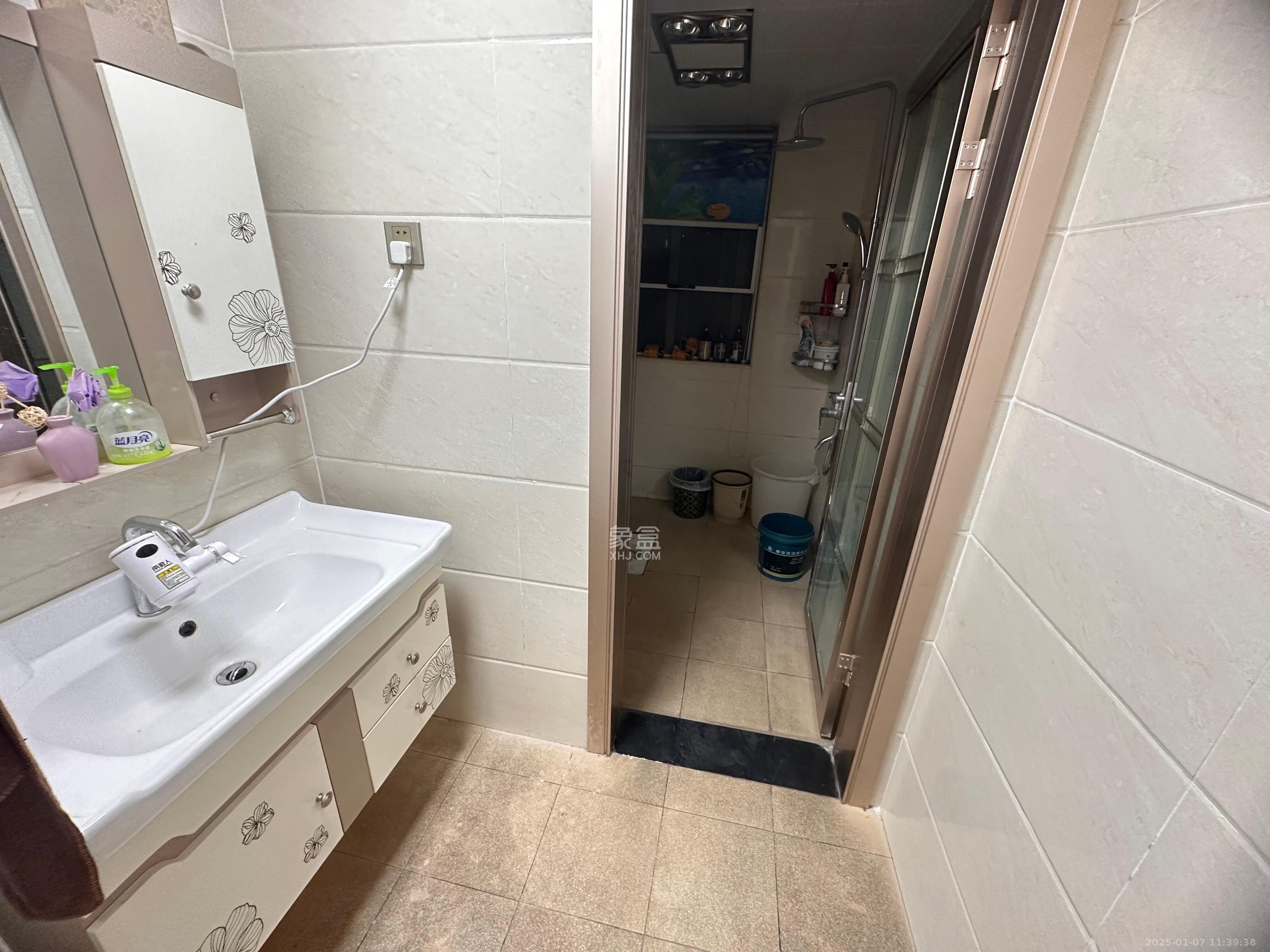 星城新宇莲景苑 3室0厅0卫 2500.0元/月 星城新宇莲景苑 3室0厅0卫 2500.0元/月室内图