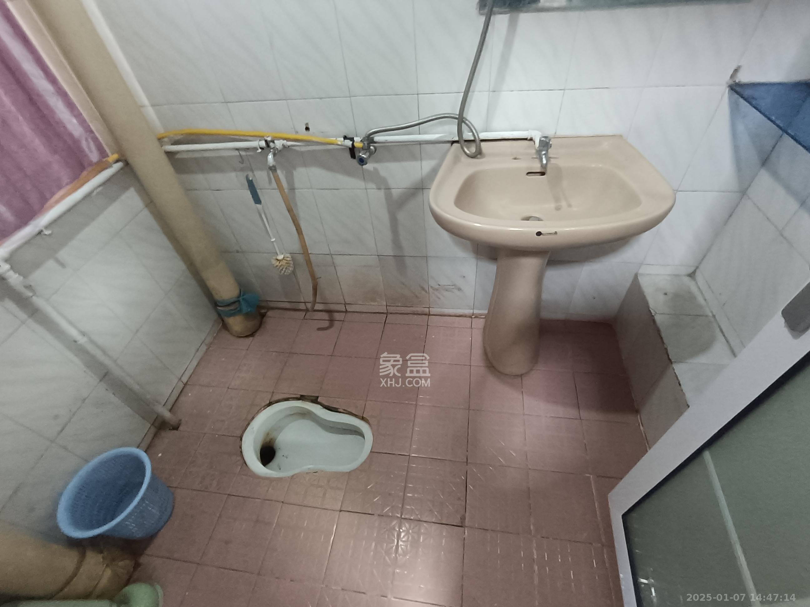 省建材机械厂宿舍 3室2厅1卫 1600.0元/月 省建材机械厂宿舍 3室2厅1卫 1600.0元/月室内图