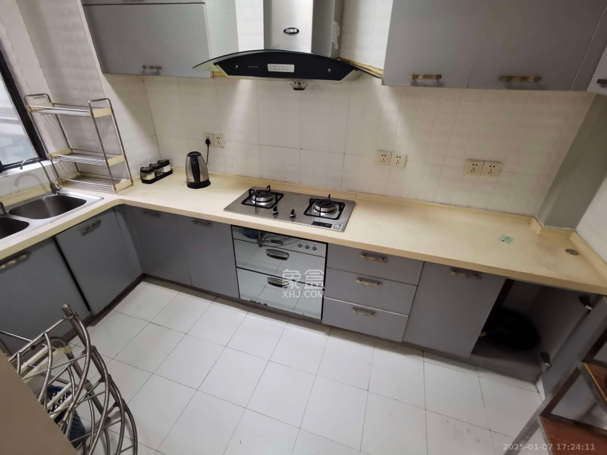 仁和香堤雅境 3室2厅2卫 3100.0元/月 仁和香堤雅境 3室2厅2卫 3100.0元/月室内图