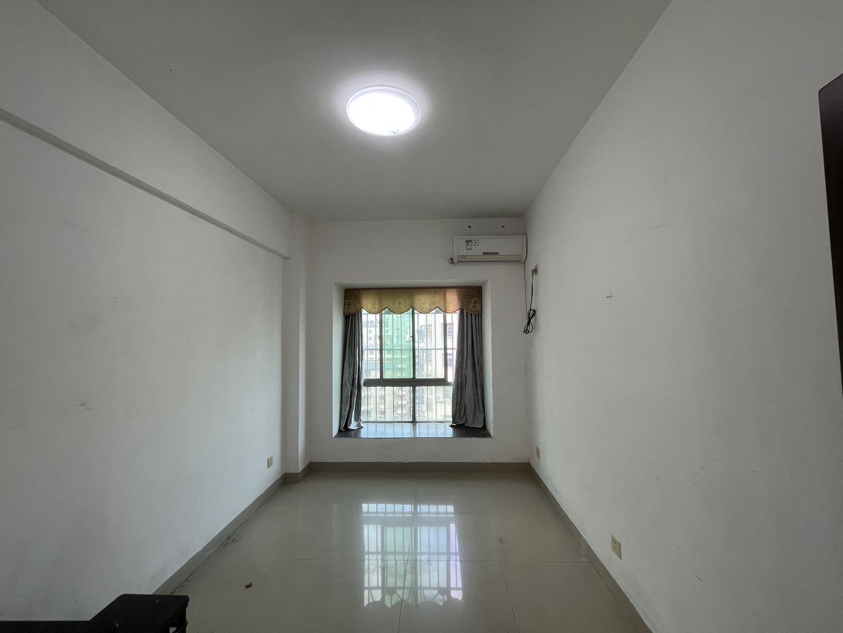 泉都大厦 3室2厅1卫 3000.0元/月 泉都大厦 3室2厅1卫 3000.0元/月室内图