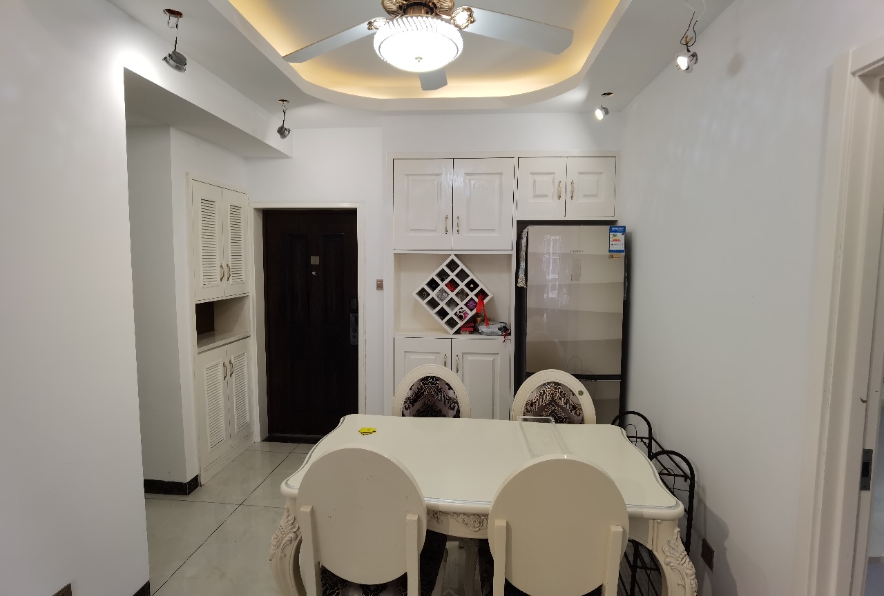 华剑首郡+五江珑悦 2室2厅1卫 49.8万 华剑首郡+五江珑悦 2室2厅1卫 49.8万客厅