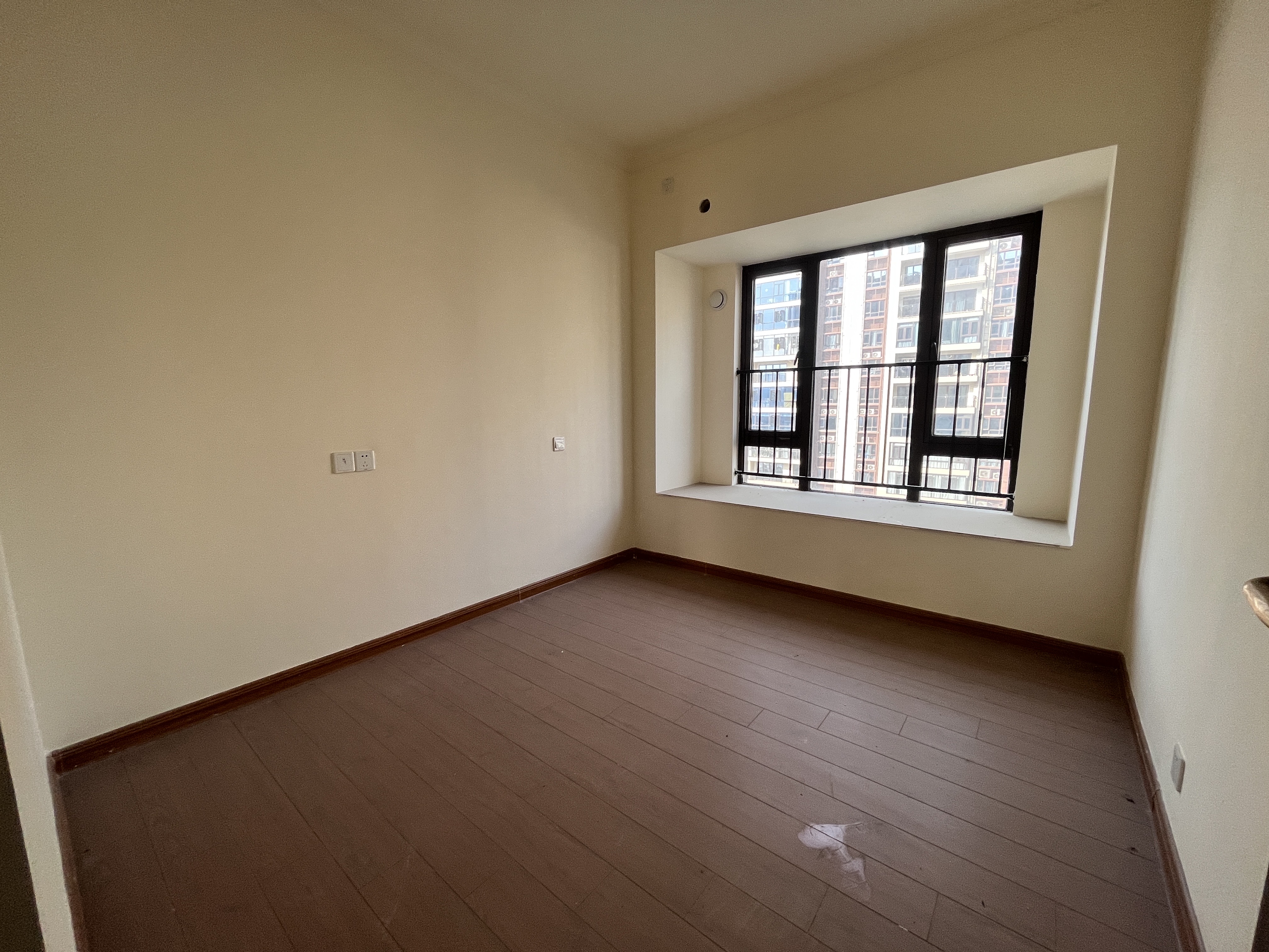 碧桂园豪园-二期  3室2厅2卫    80.0万 碧桂园豪园-二期  3室2厅2卫    80.0万客厅