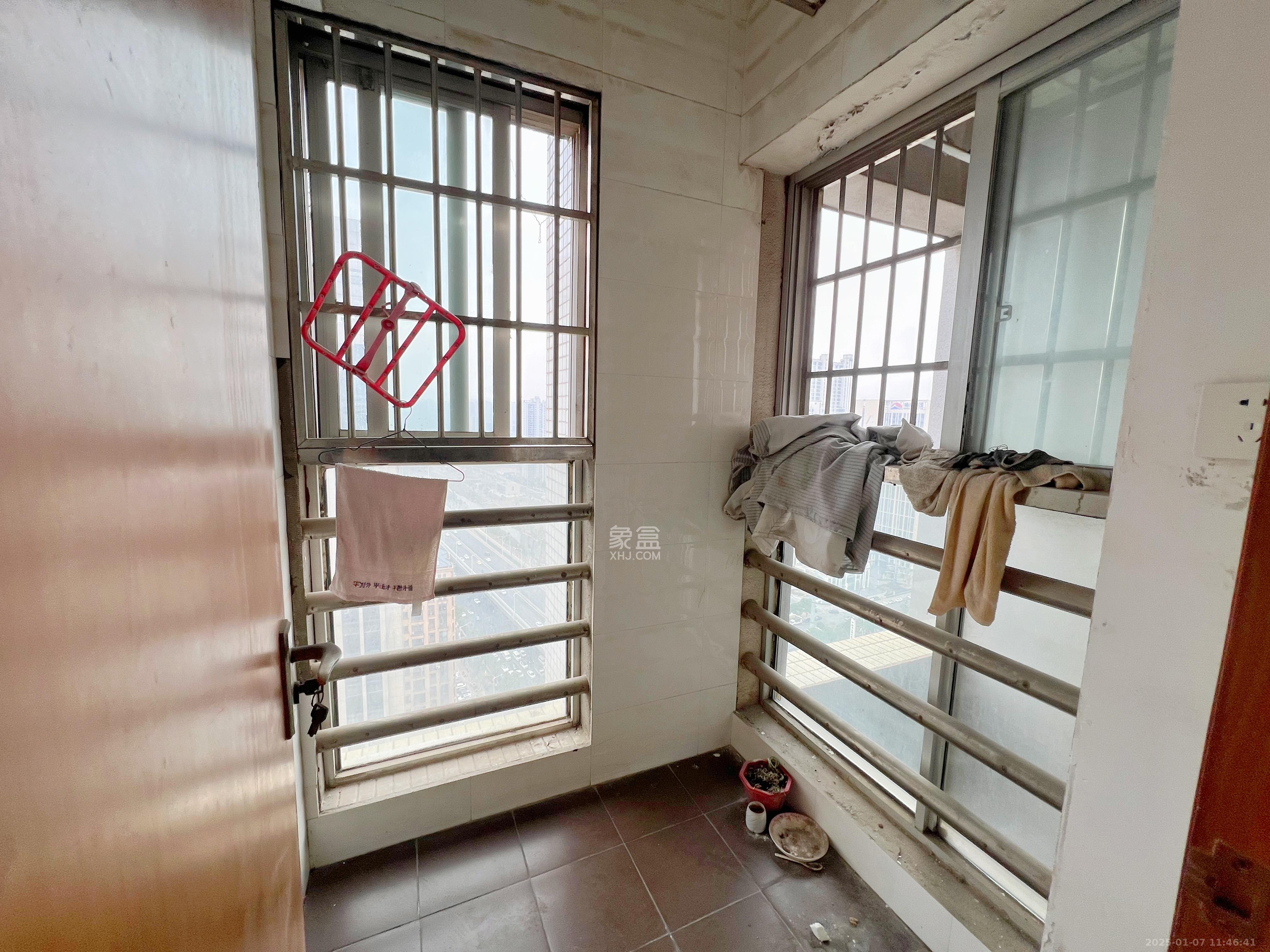 华菱新城地标  3室2厅1卫    1000.0元/月室内图