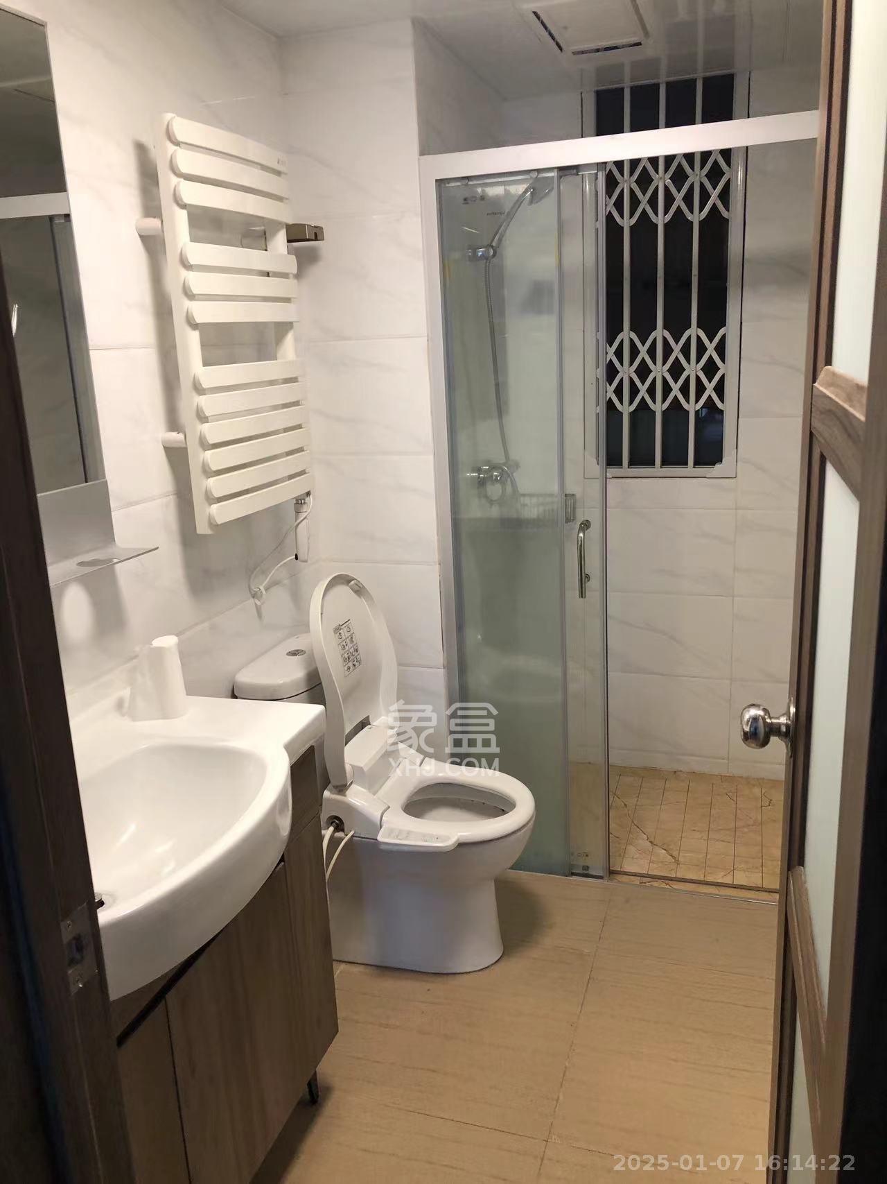 碧桂园星城首府 3室2厅2卫 3200.0元/月 碧桂园星城首府 3室2厅2卫 3200.0元/月室内图