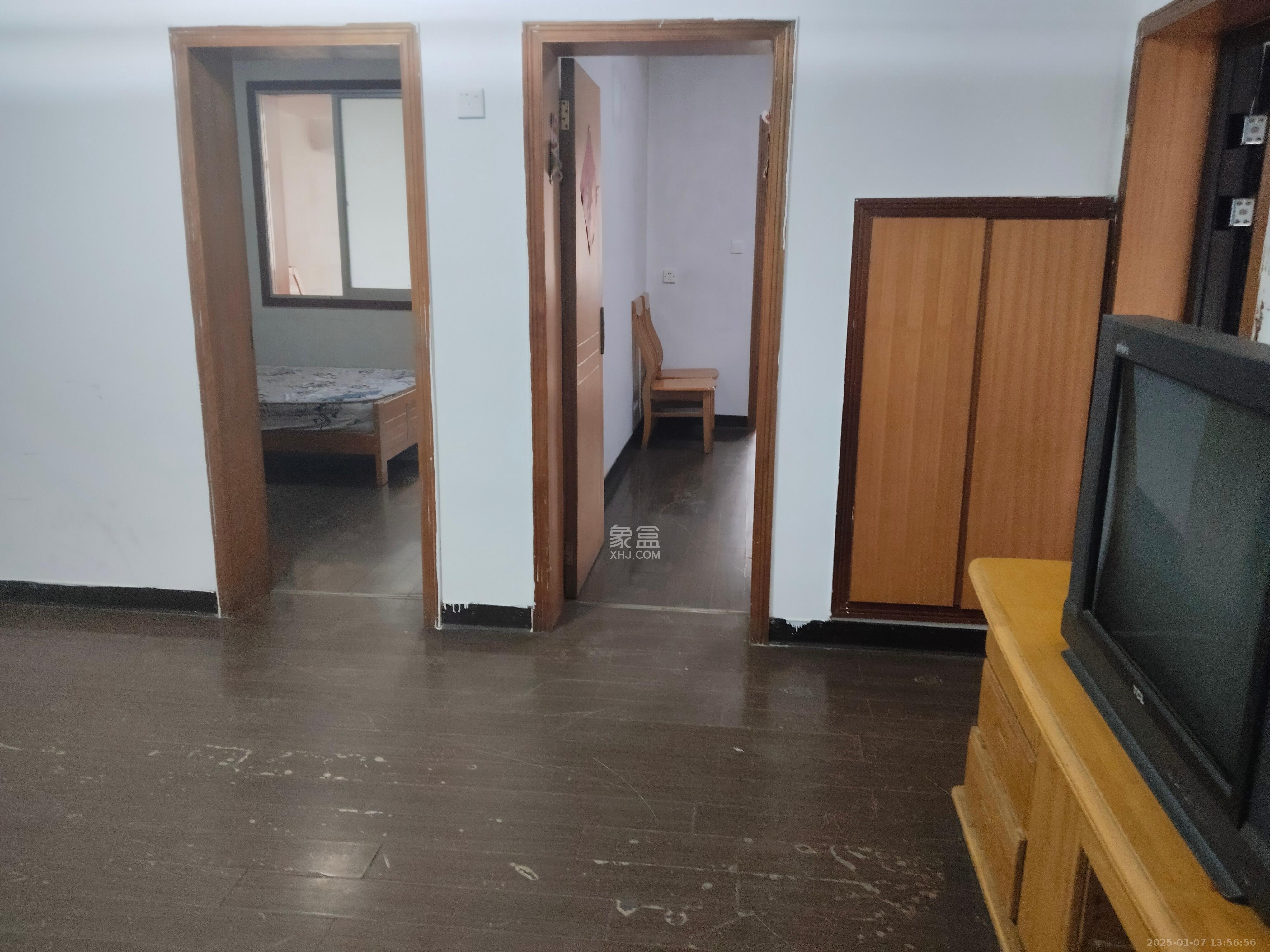 十五中单位宿舍  3室2厅1卫   1800.00元/月
