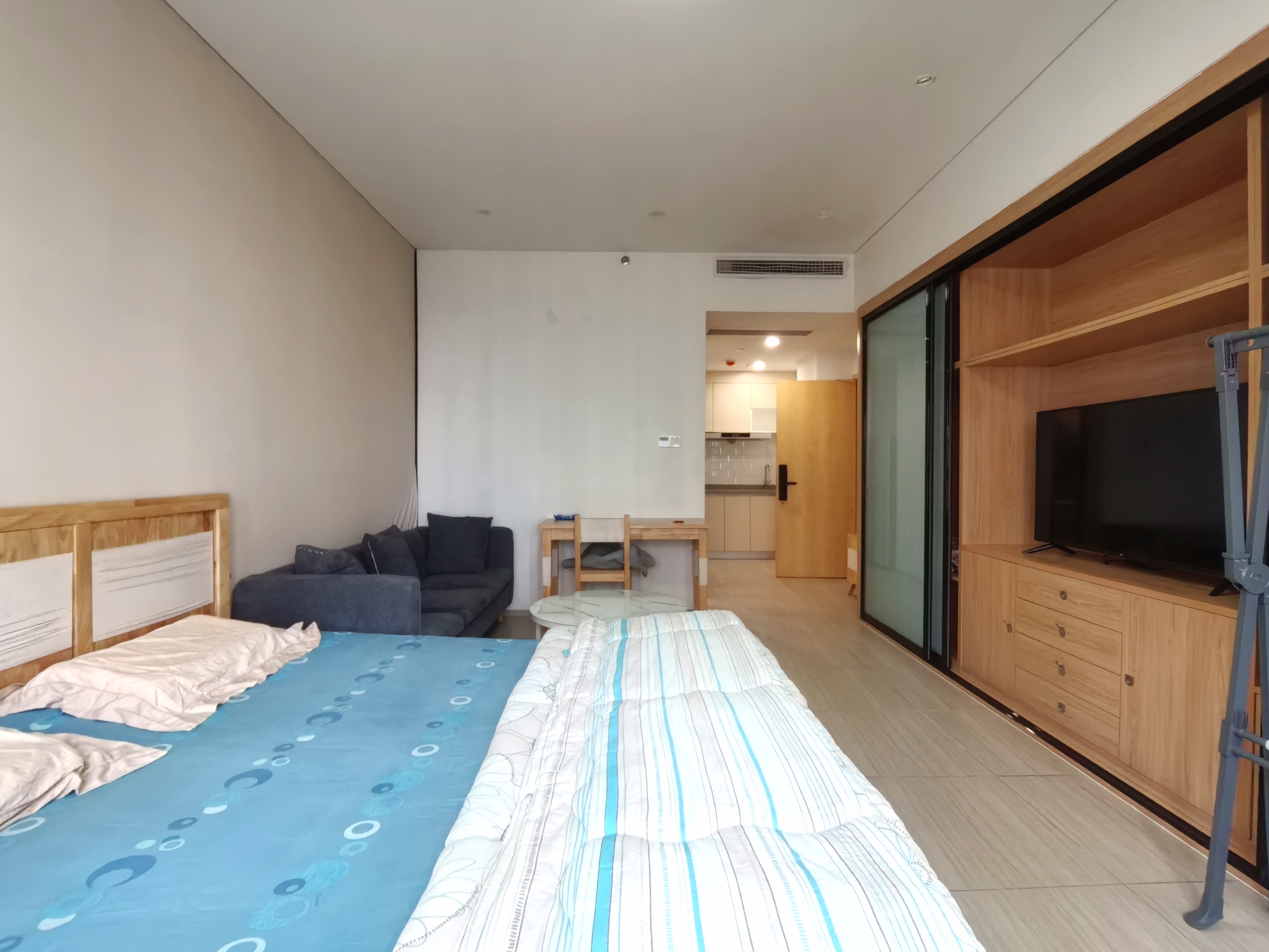 海航豪庭南苑 1室1厅1卫 90.0万 海航豪庭南苑 1室1厅1卫 90.0万客厅