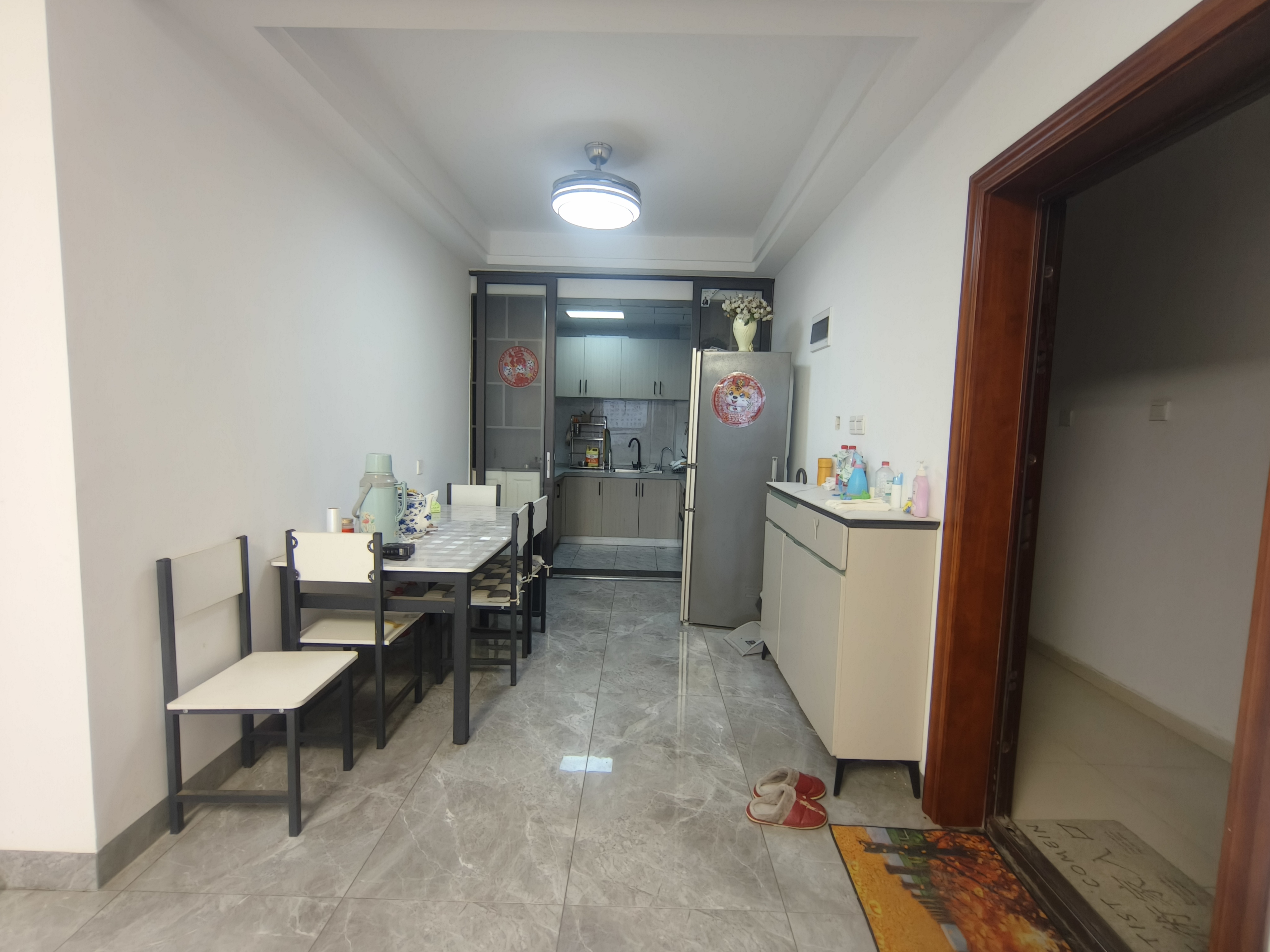 山水新城  3室2厅2卫    1900.0元/月 山水新城  3室2厅2卫    1900.0元/月室内图