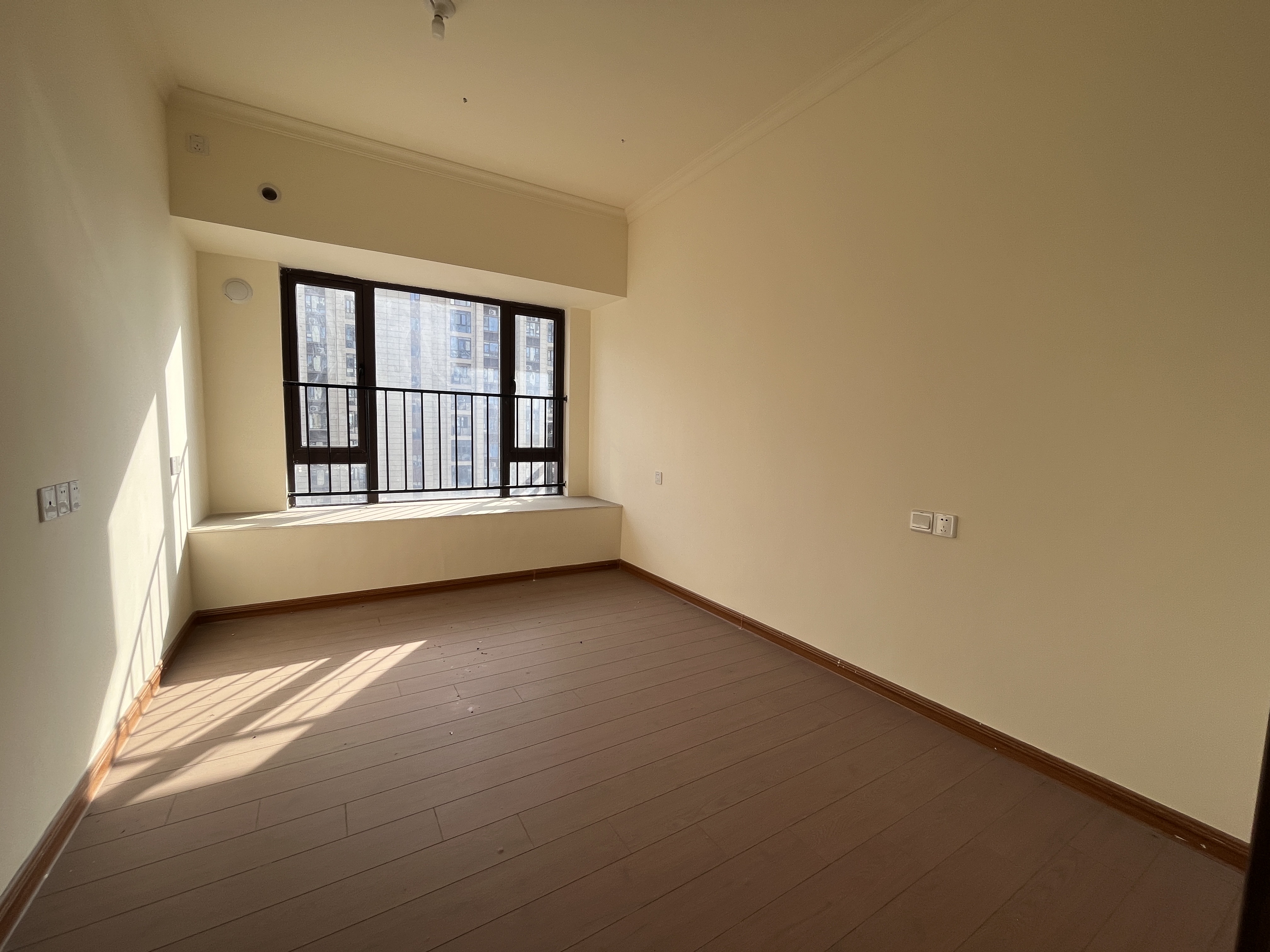 碧桂园豪园-二期  3室2厅2卫    80.0万 碧桂园豪园-二期  3室2厅2卫    80.0万客厅