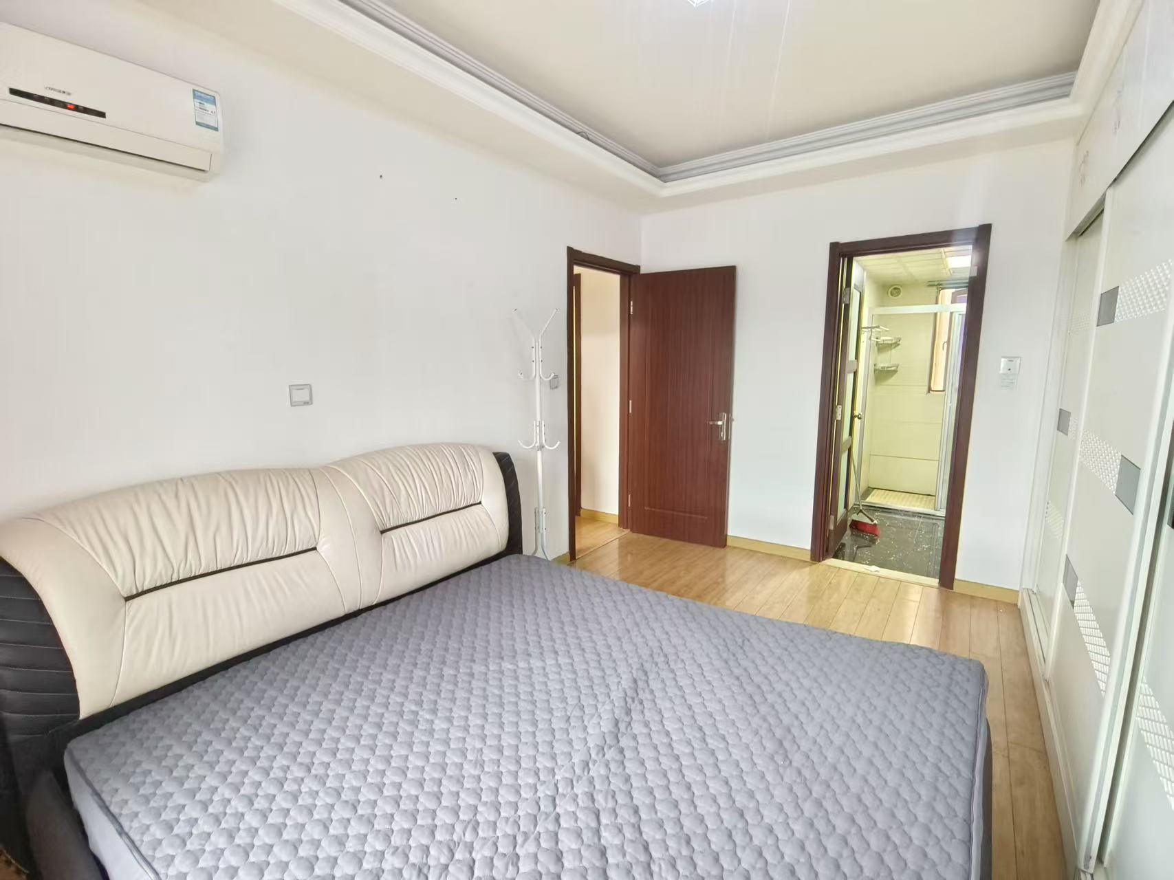 碧桂园 3室2厅2卫 2200.0元/月 碧桂园 3室2厅2卫 2200.0元/月室内图