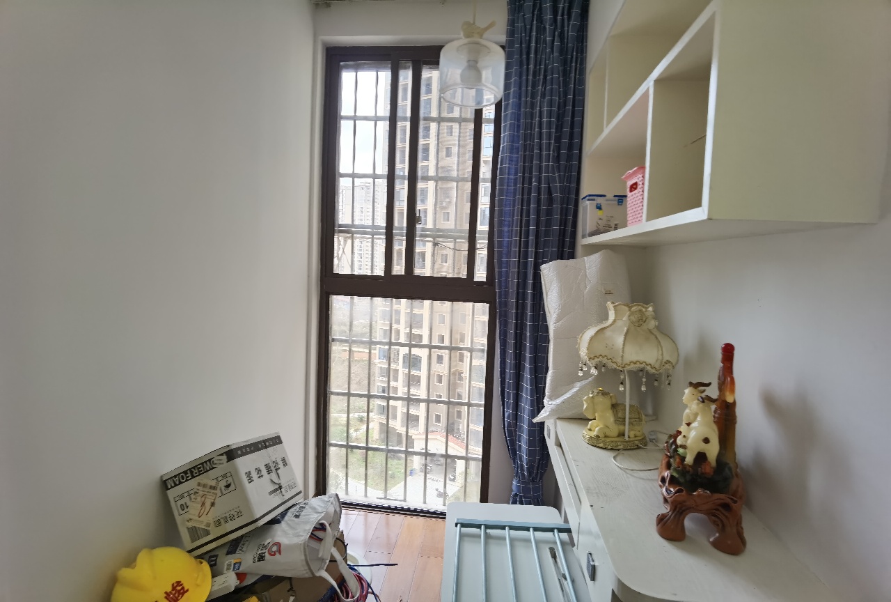 华剑首郡+五江珑悦 2室2厅1卫 49.8万 华剑首郡+五江珑悦 2室2厅1卫 49.8万客厅