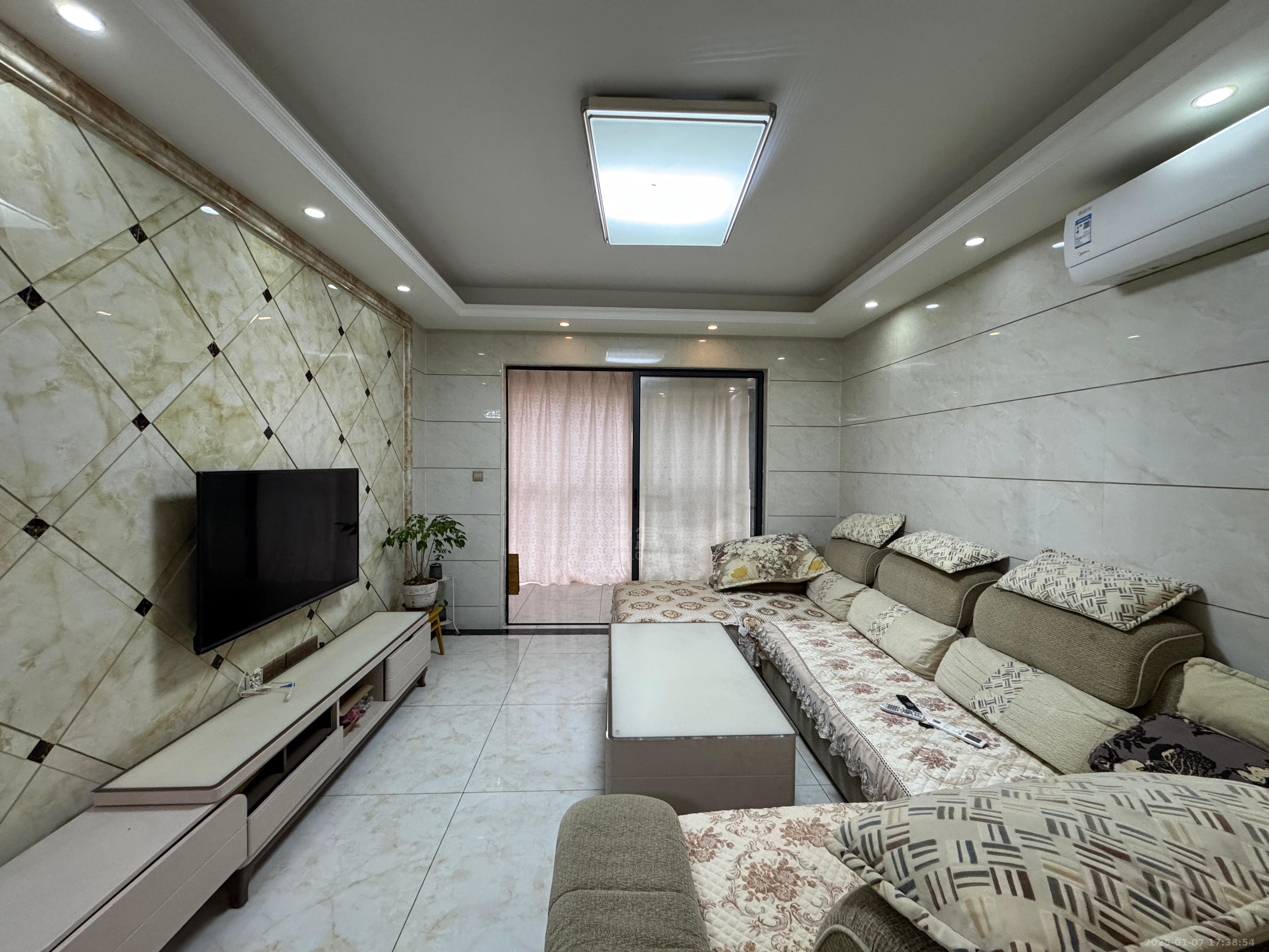 九八缔景城  2室1厅1卫    1600.0元/月 九八缔景城  2室1厅1卫    1600.0元/月室内图