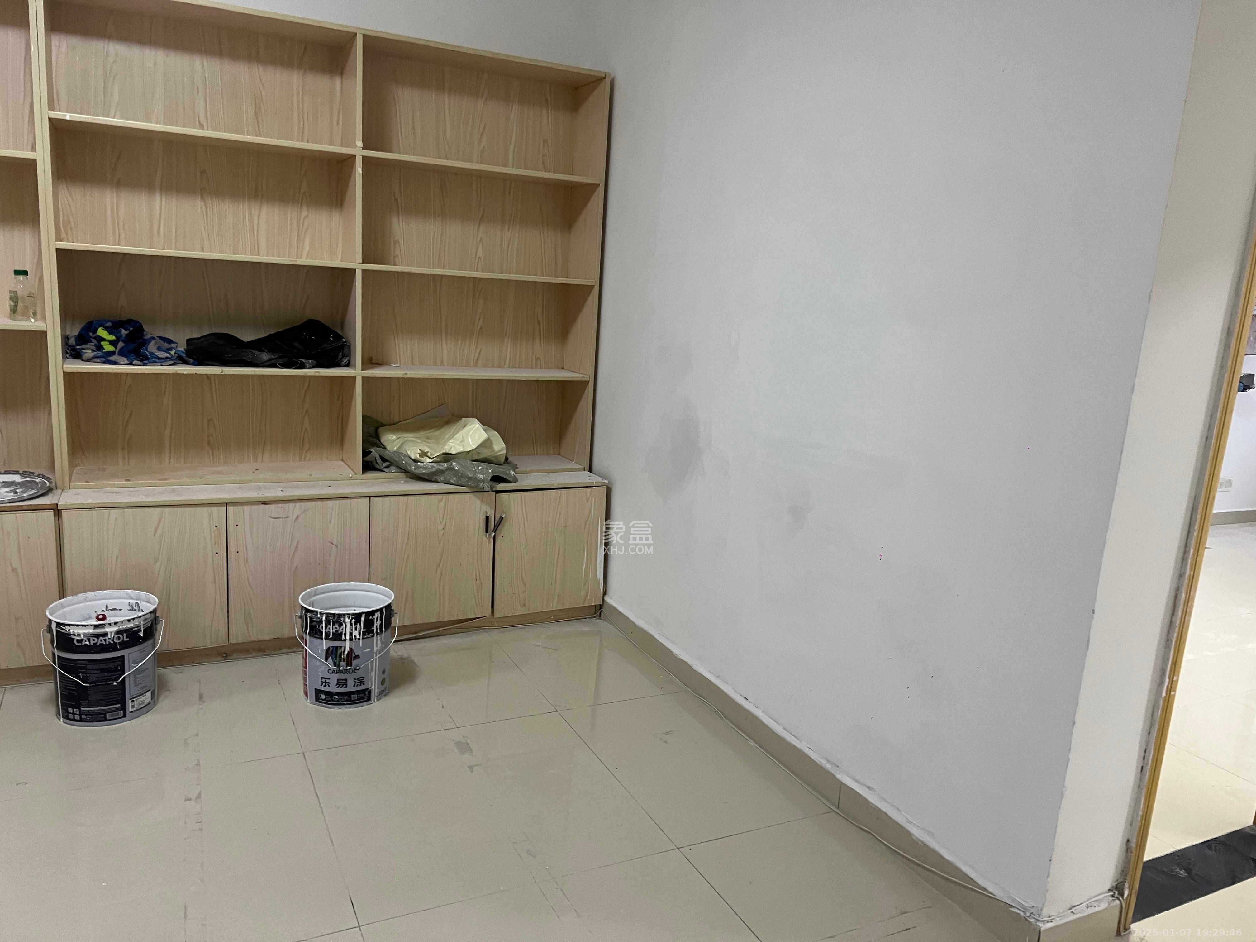 五一大道202(中环壹世界) 3室1厅1卫 3800.0元/月 五一大道202(中环壹世界) 3室1厅1卫 3800.0元/月室内图