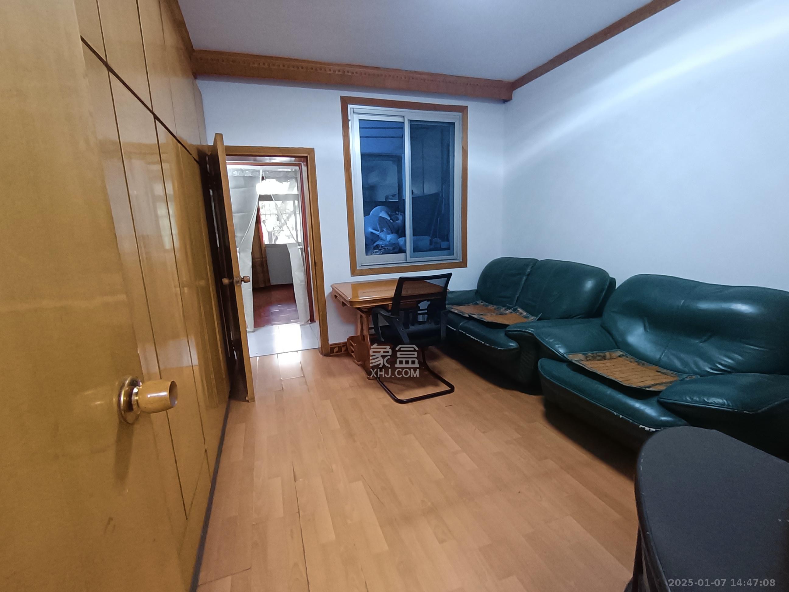 省建材机械厂宿舍 3室2厅1卫 1600.0元/月 省建材机械厂宿舍 3室2厅1卫 1600.0元/月室内图