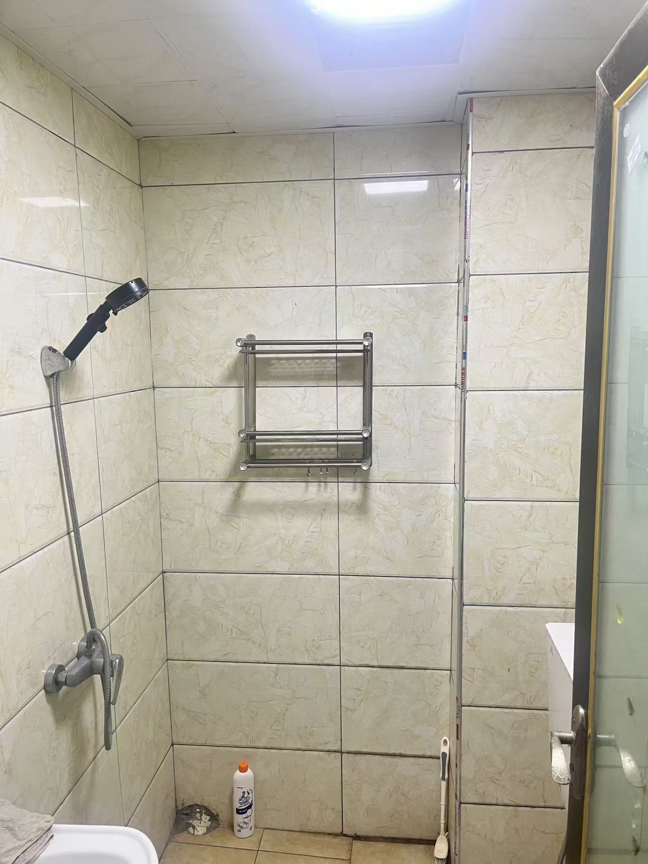 南垅社区(A区) 1室1厅1卫 700.0元/月 南垅社区(A区) 1室1厅1卫 700.0元/月室内图