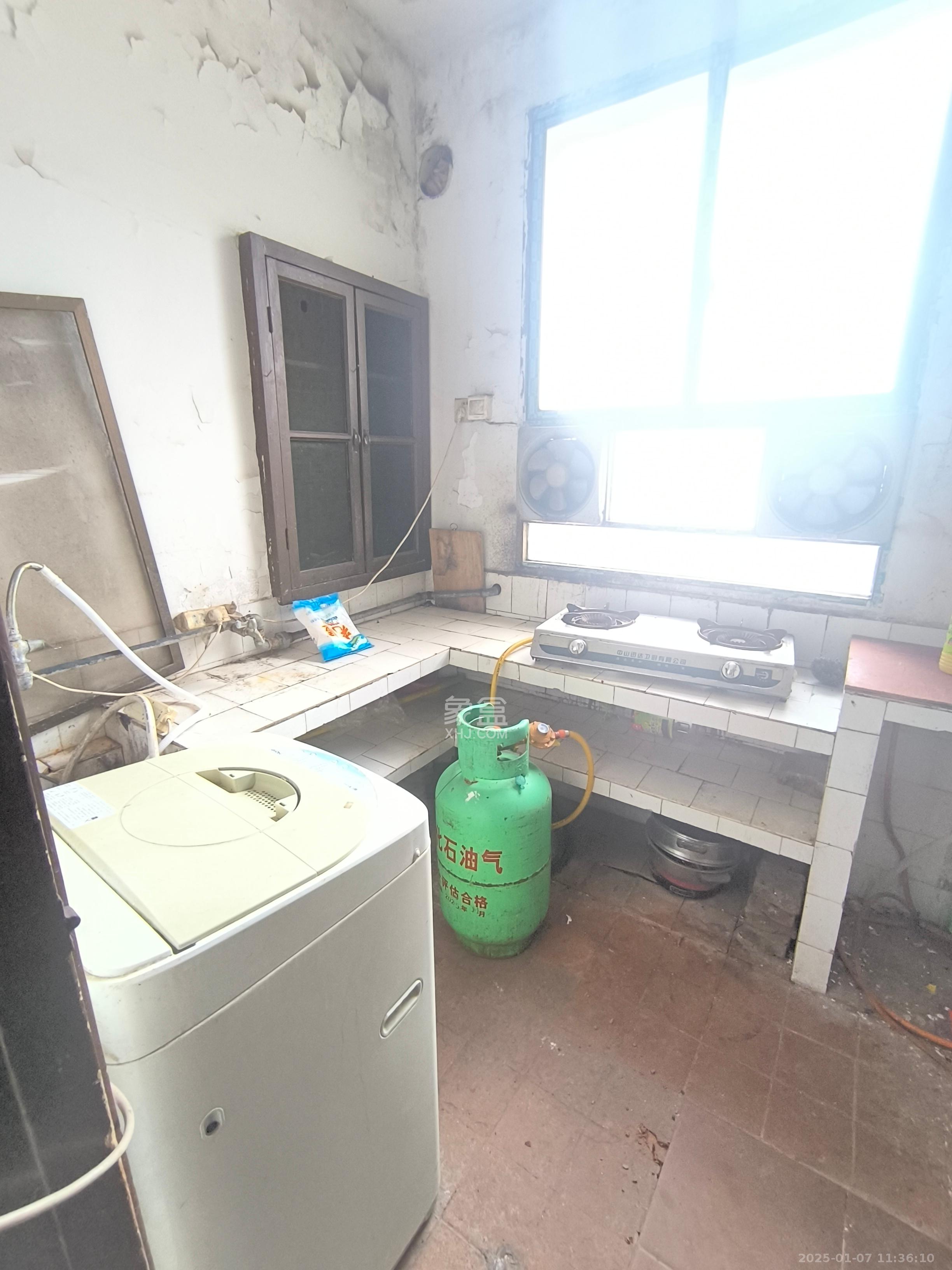 中心医院宿舍  2室1厅1卫   1500.00元/月室内图
