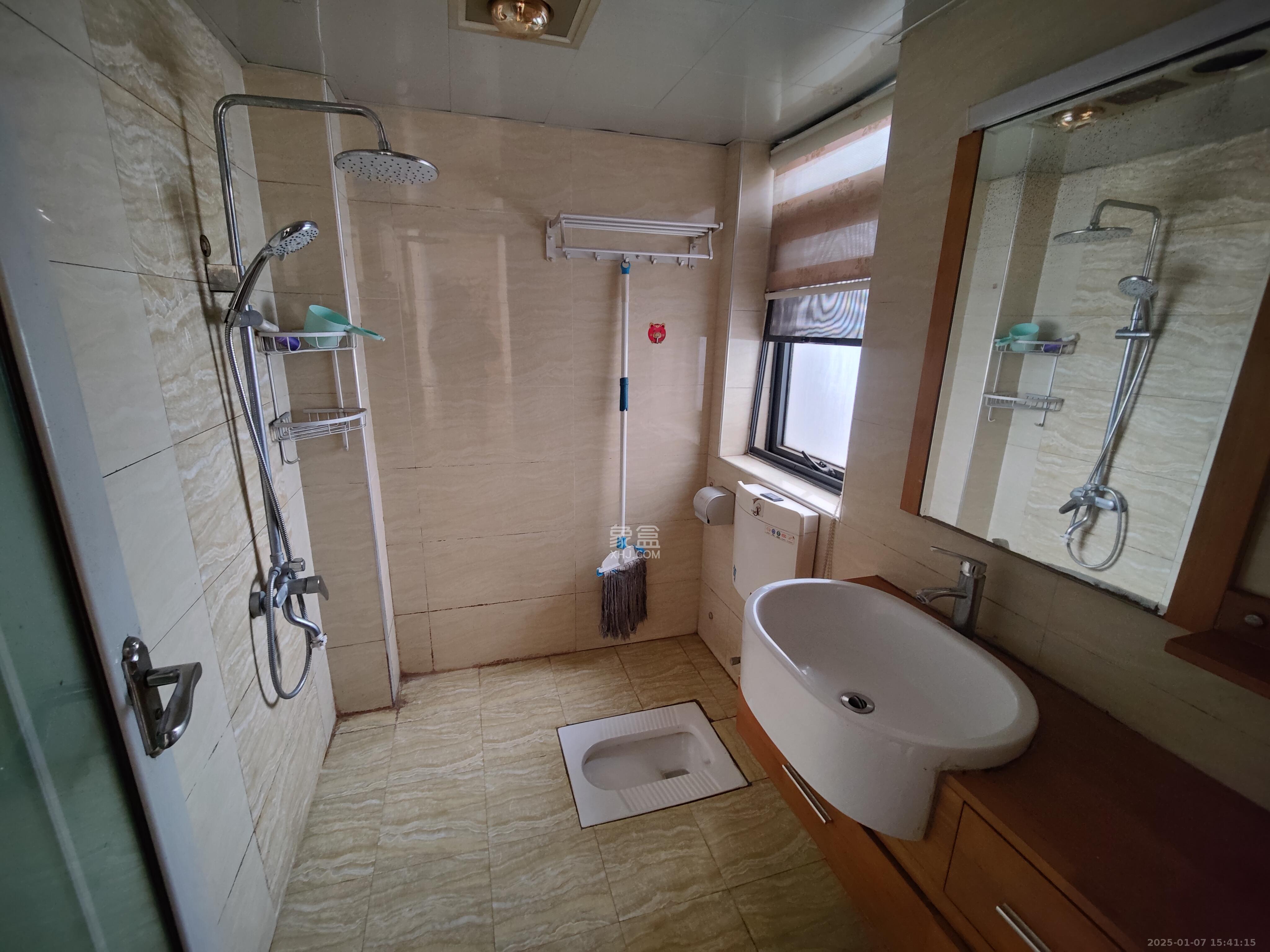 长盛岚庭 3室2厅1卫 2000.0元/月 长盛岚庭 3室2厅1卫 2000.0元/月室内图