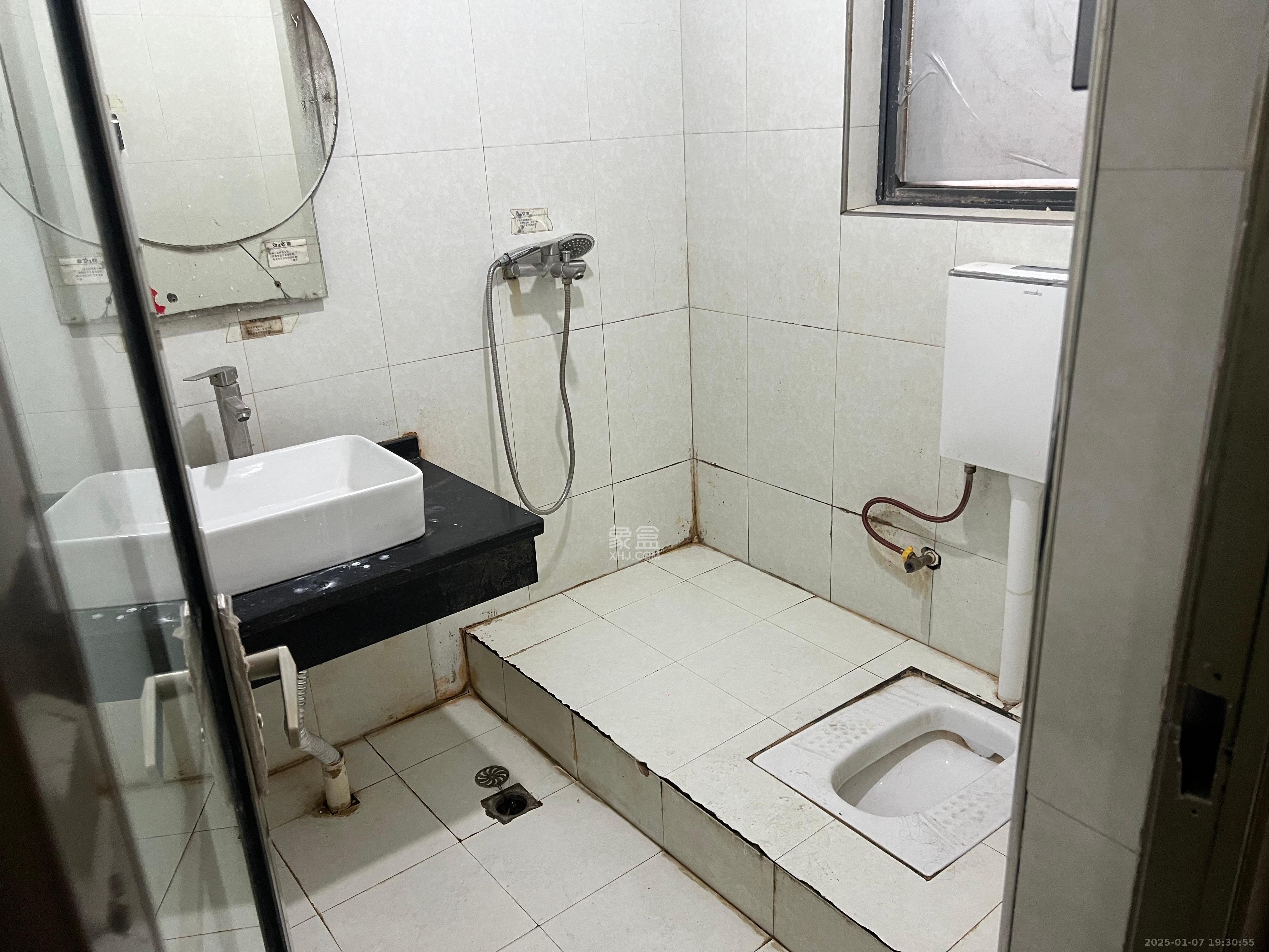 五一大道202(中环壹世界) 3室1厅1卫 3800.0元/月 五一大道202(中环壹世界) 3室1厅1卫 3800.0元/月室内图