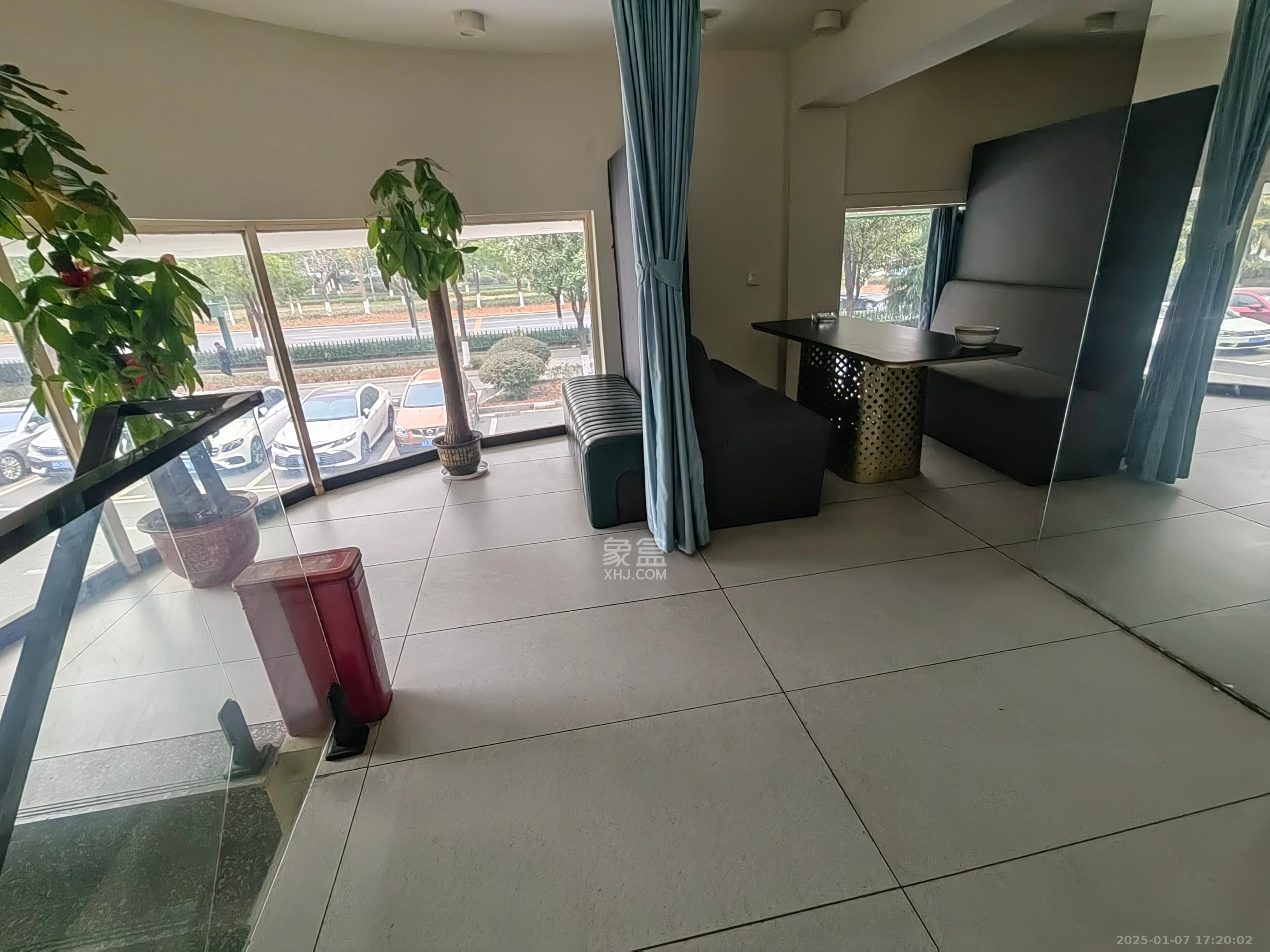 圆梦花园 14室3厅6卫 8300.0元/月 圆梦花园 14室3厅6卫 8300.0元/月室内图