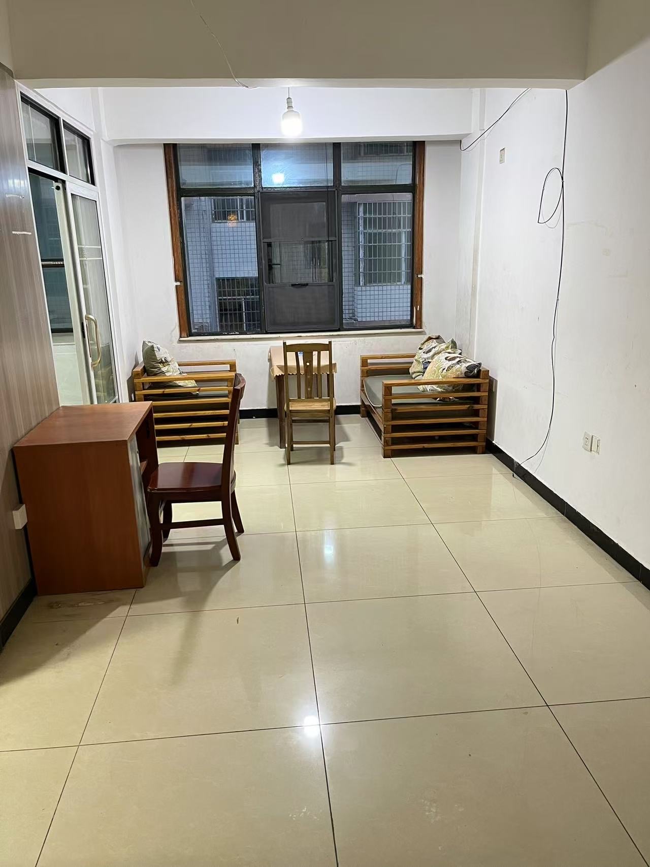 南垅社区(A区) 2室2厅2卫 800.0元/月 南垅社区(A区) 2室2厅2卫 800.0元/月室内图