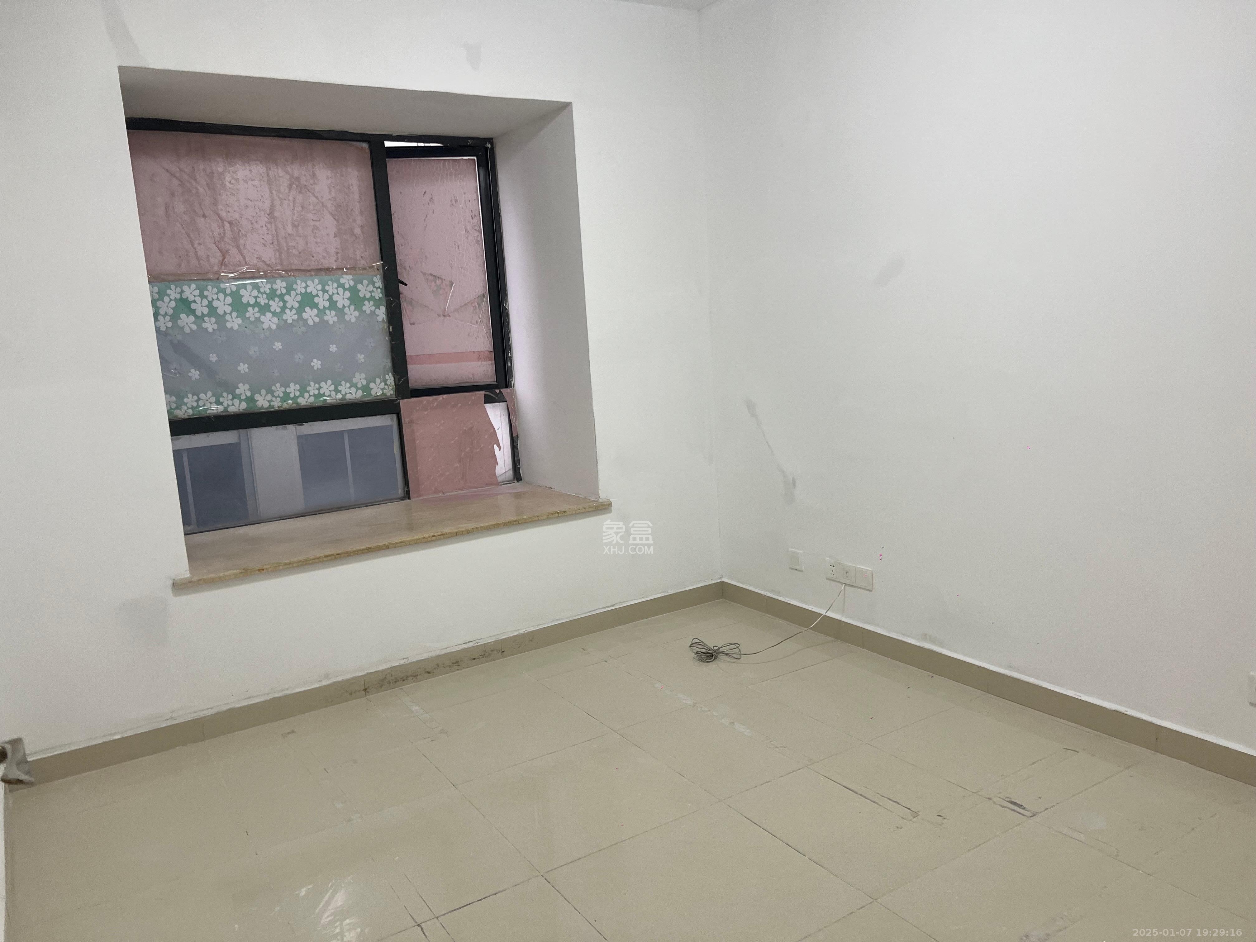 五一大道202(中环壹世界) 3室1厅1卫 3800.0元/月 五一大道202(中环壹世界) 3室1厅1卫 3800.0元/月室内图