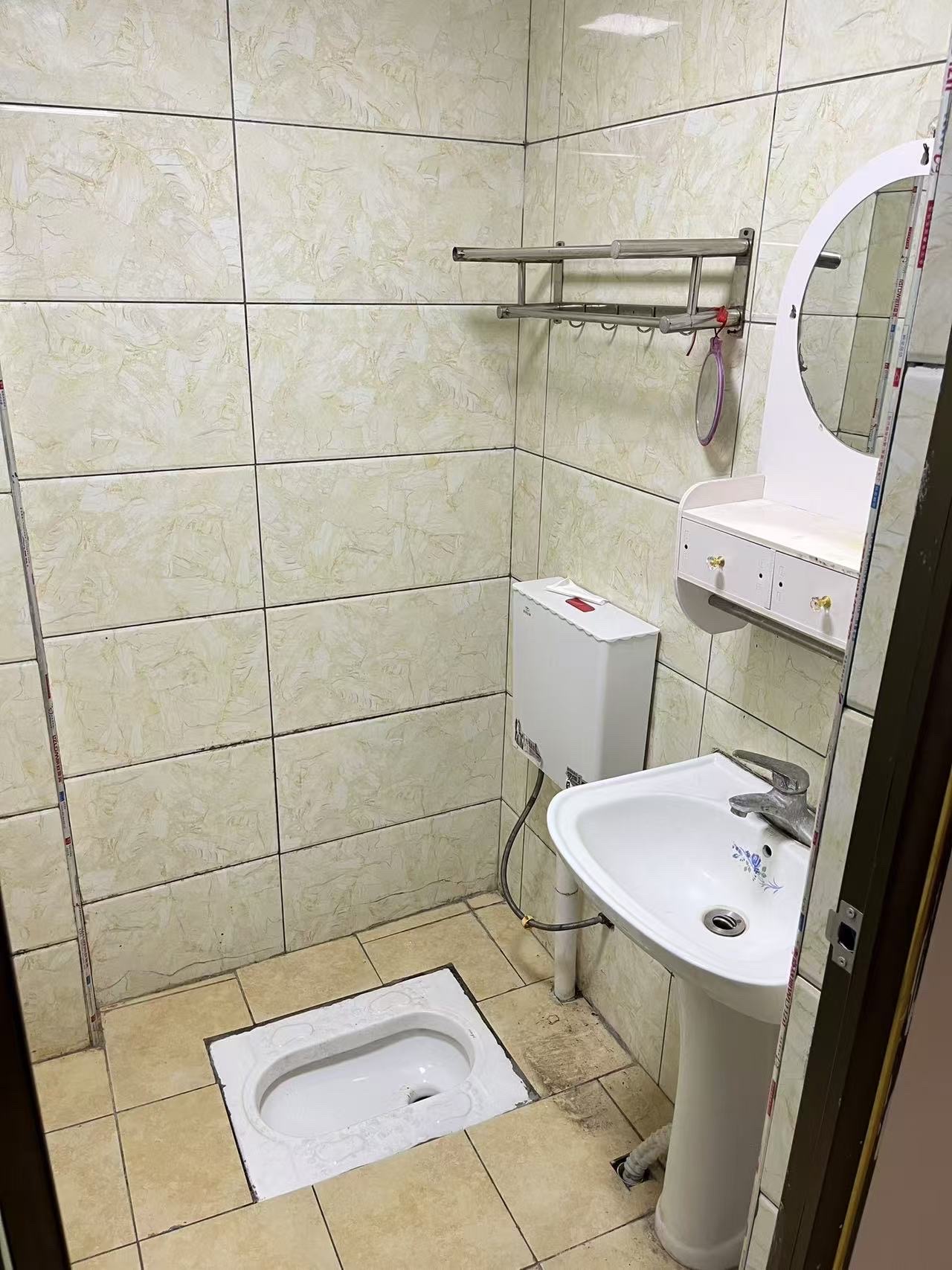 南垅社区(A区) 2室2厅2卫 800.0元/月 南垅社区(A区) 2室2厅2卫 800.0元/月室内图