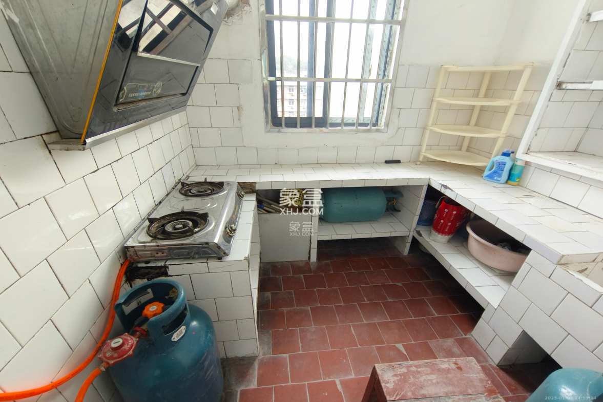 湖南大学天马西村 3室2厅1卫 2800.0元/月 湖南大学天马西村 3室2厅1卫 2800.0元/月室内图