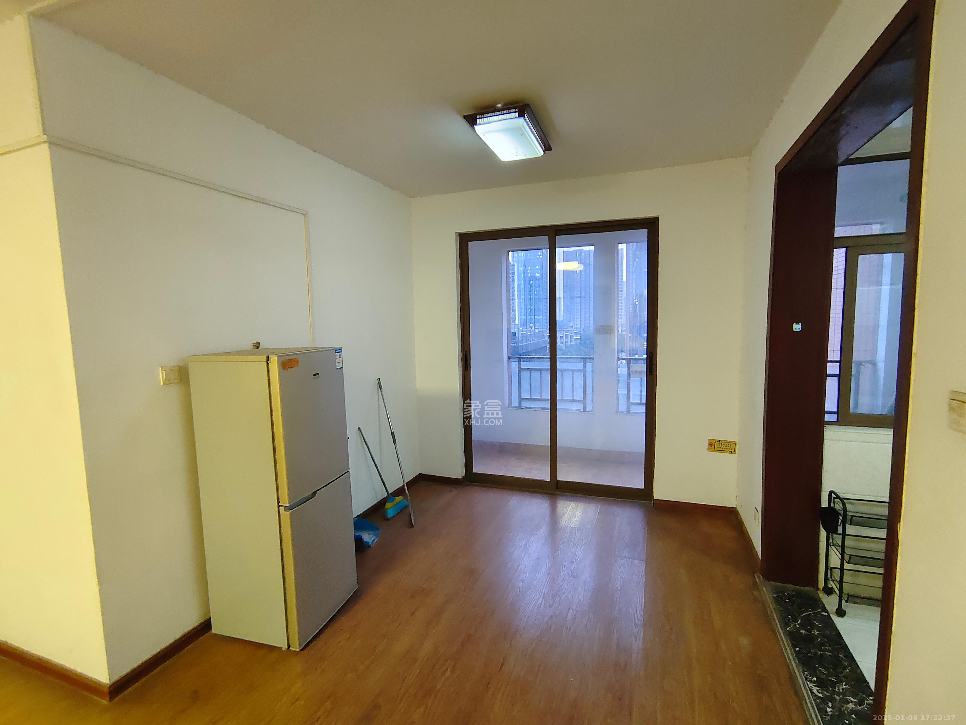 第六都(陆都小区)  5室2厅2卫    4500.0元/月 第六都(陆都小区)  5室2厅2卫    4500.0元/月室内图