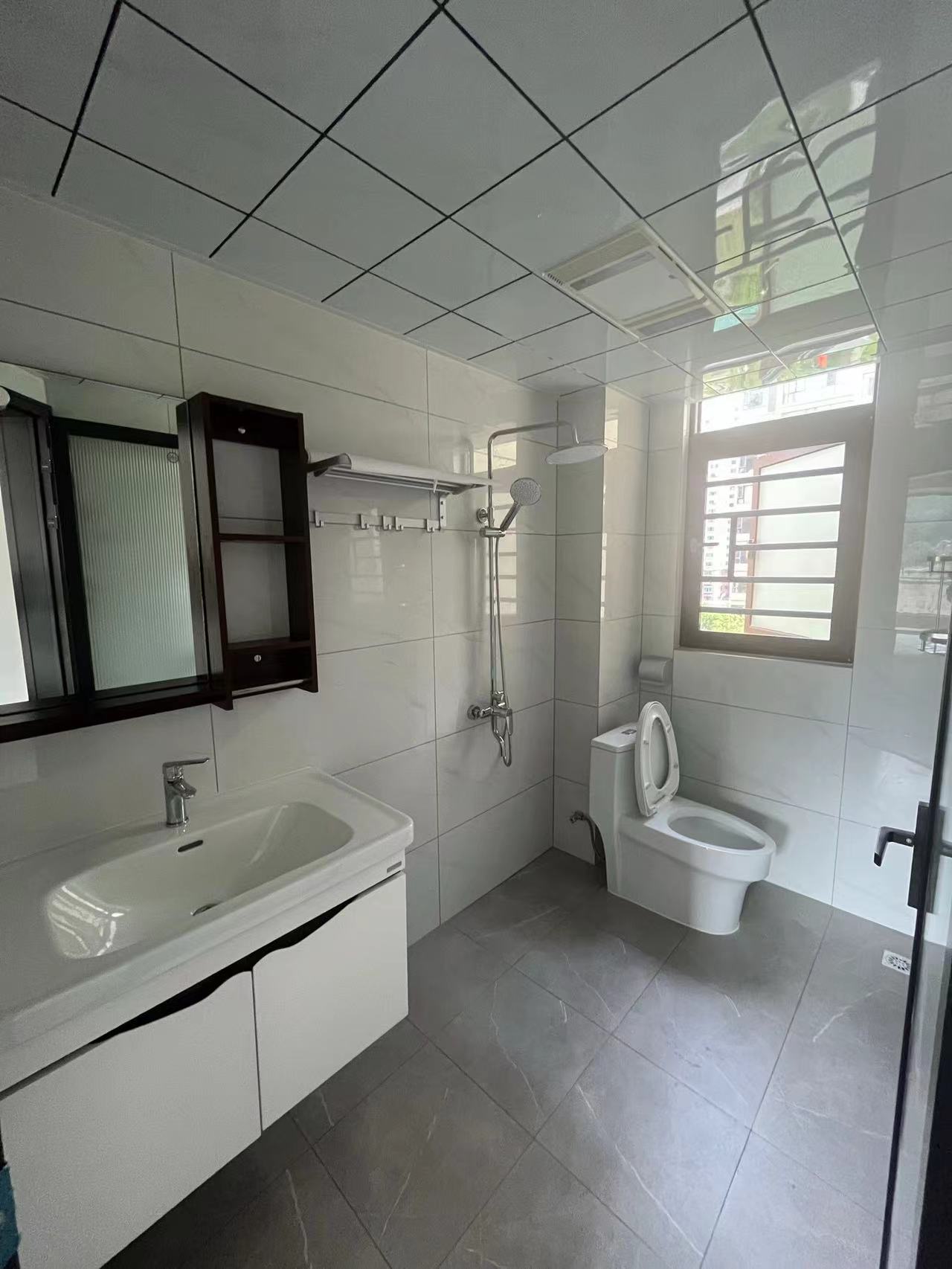 吉大汉珠山府 3室2厅2卫 102.0万 吉大汉珠山府 3室2厅2卫 102.0万客厅