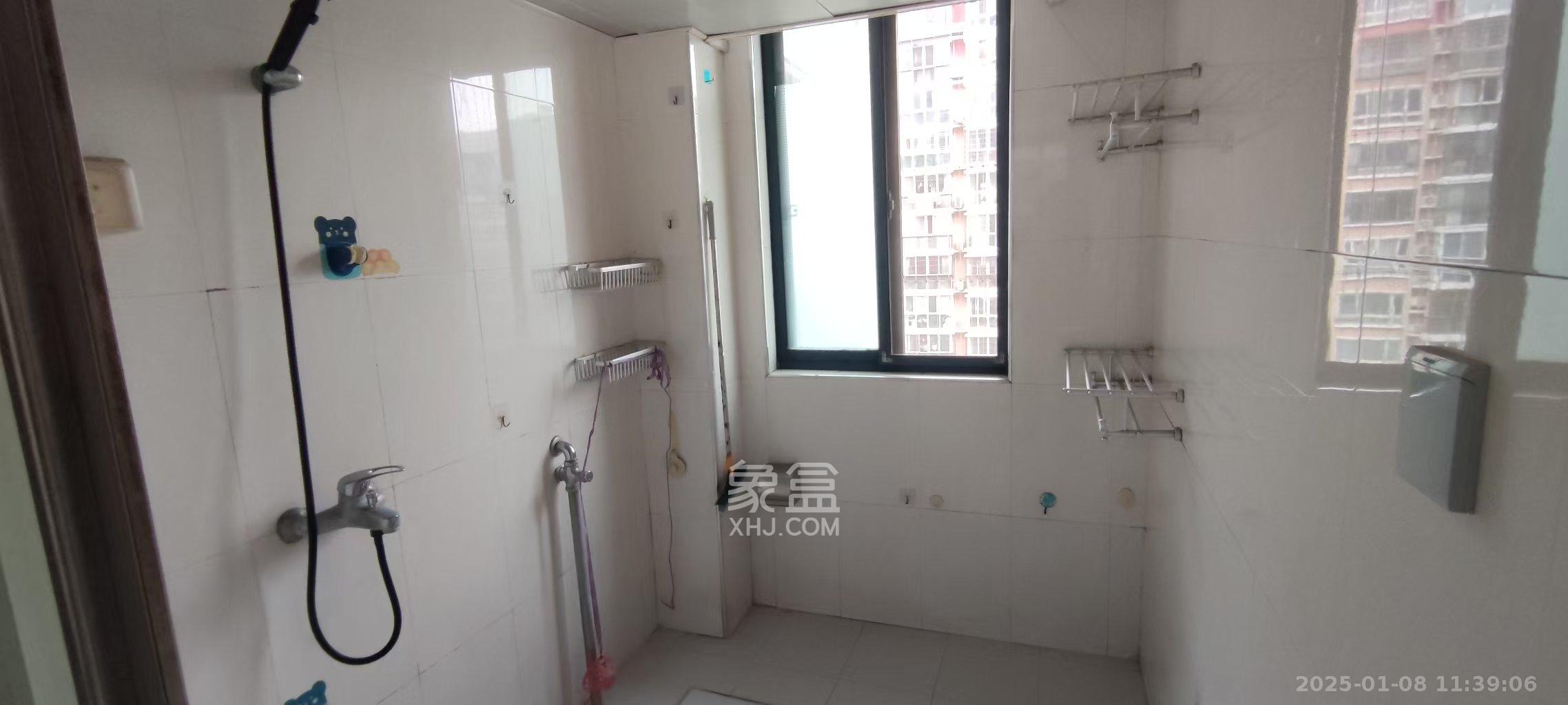 天城泰祥苑 3室2厅2卫 2800.0元/月 天城泰祥苑 3室2厅2卫 2800.0元/月室内图