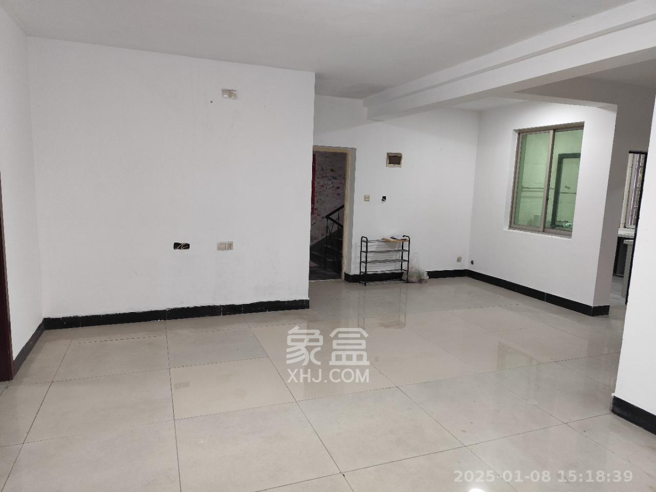中南汽车世界  3室2厅1卫   1300.00元/月室内图