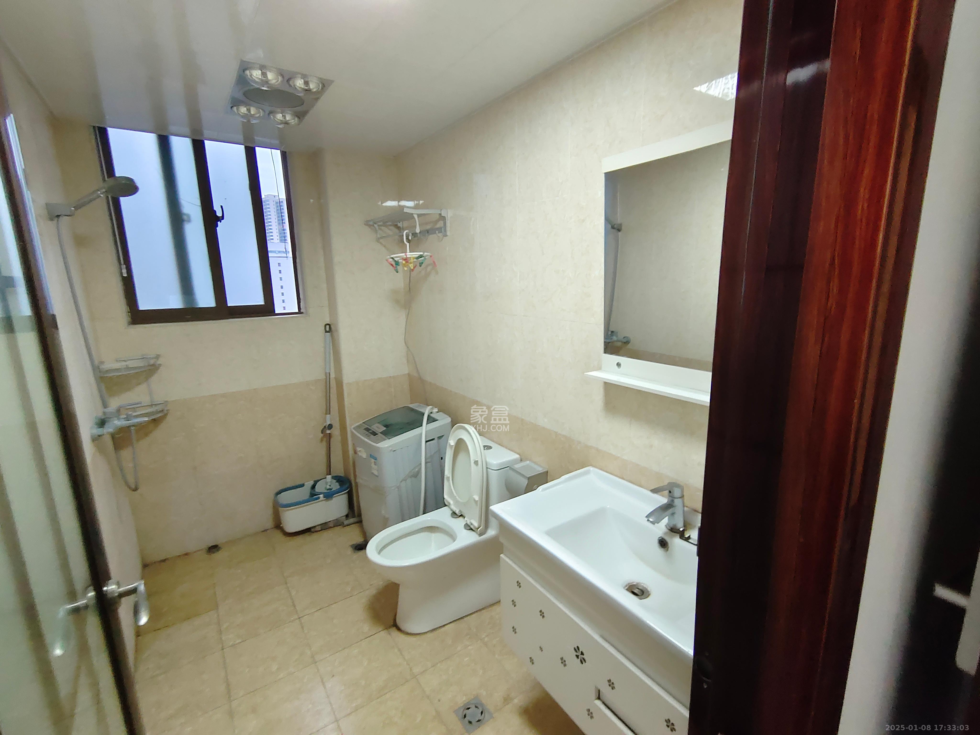 第六都(陆都小区)  5室2厅2卫    4500.0元/月 第六都(陆都小区)  5室2厅2卫    4500.0元/月室内图