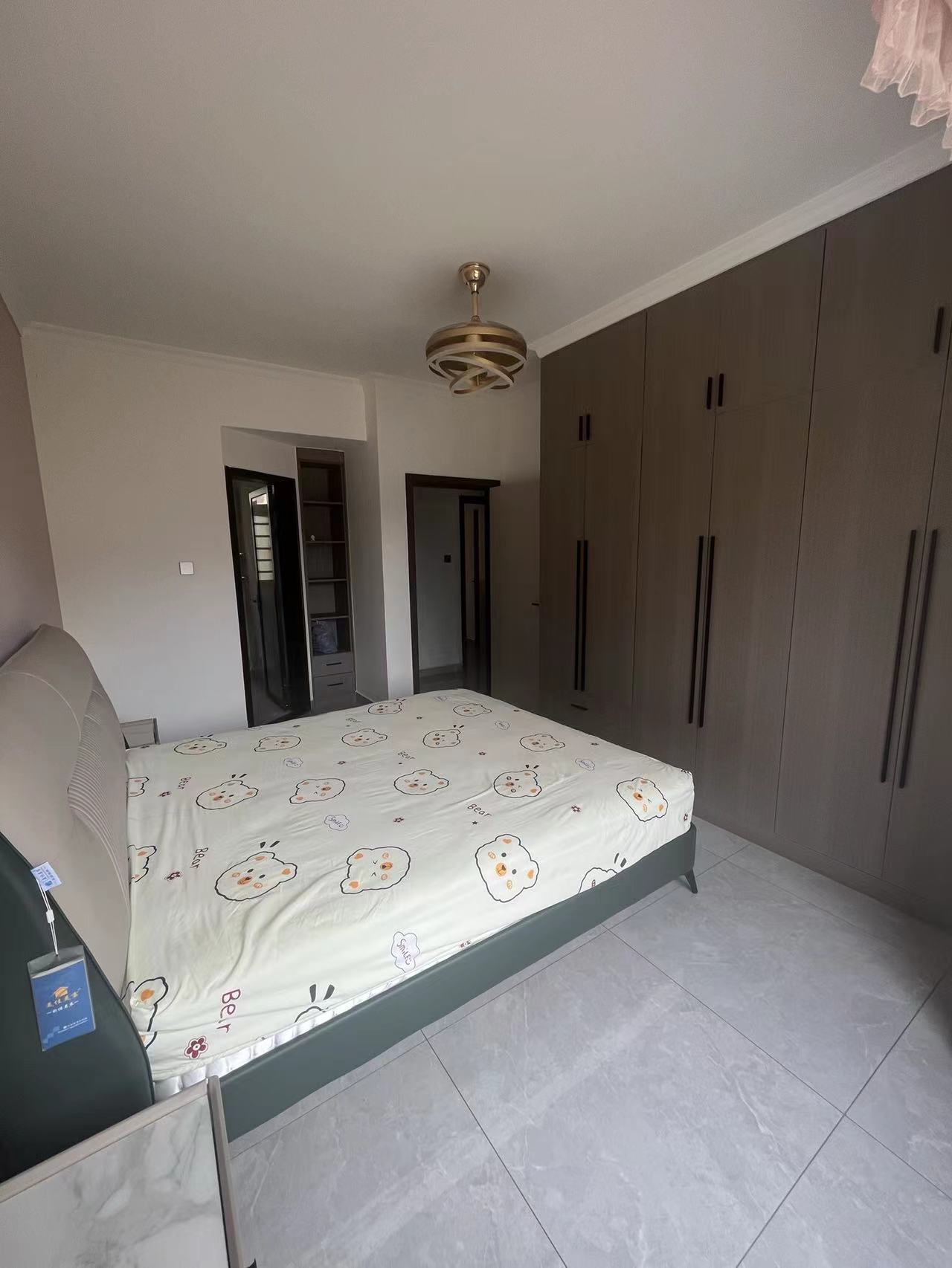 吉大汉珠山府 3室2厅2卫 102.0万 吉大汉珠山府 3室2厅2卫 102.0万客厅