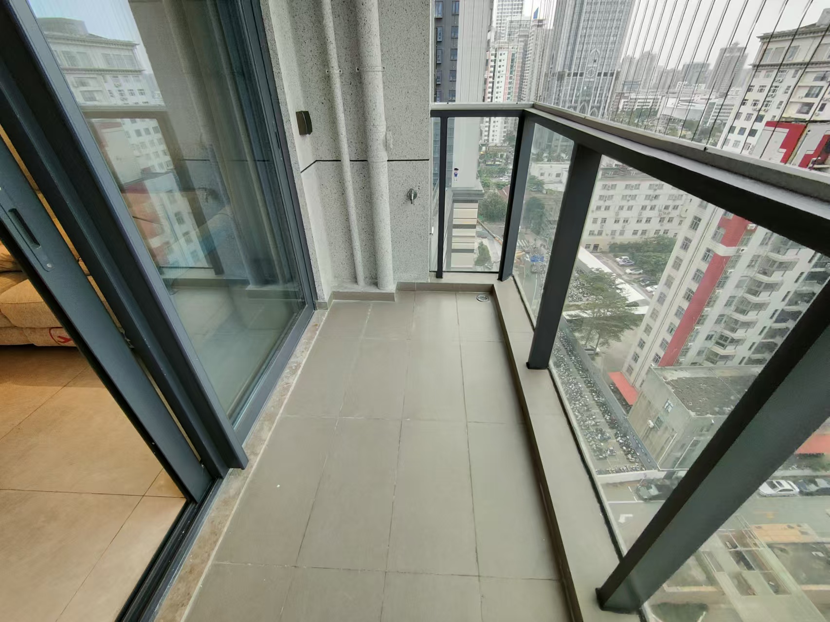 华润中心三期  3室2厅2卫    250.0万 华润中心三期  3室2厅2卫    250.0万室内图