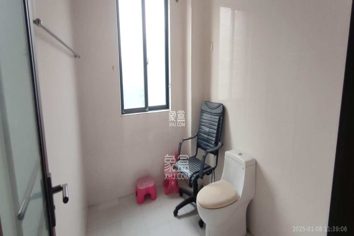 天城泰祥苑 3室2厅2卫 2800.0元/月 天城泰祥苑 3室2厅2卫 2800.0元/月室内图