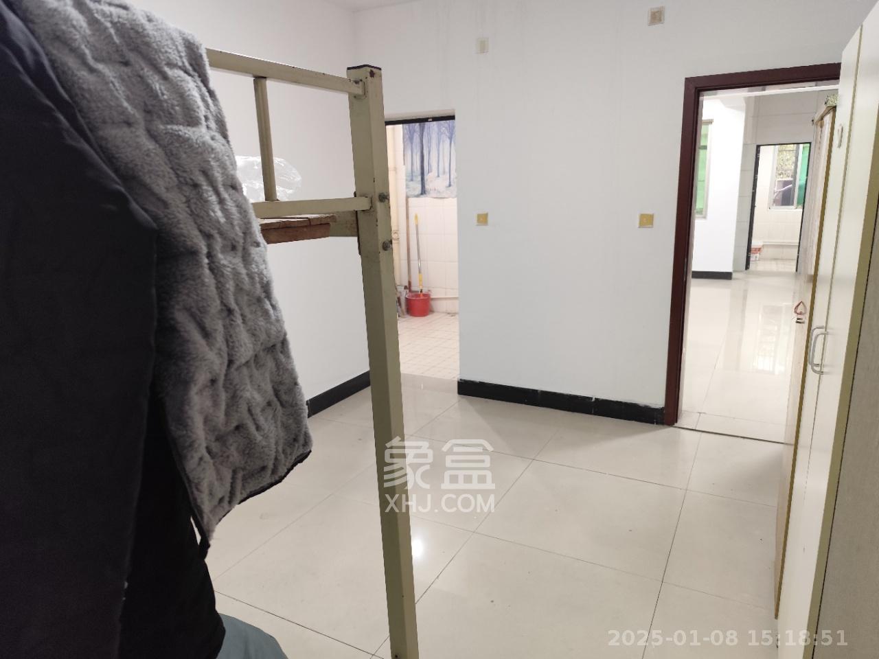 中南汽车世界  3室2厅1卫   1300.00元/月室内图