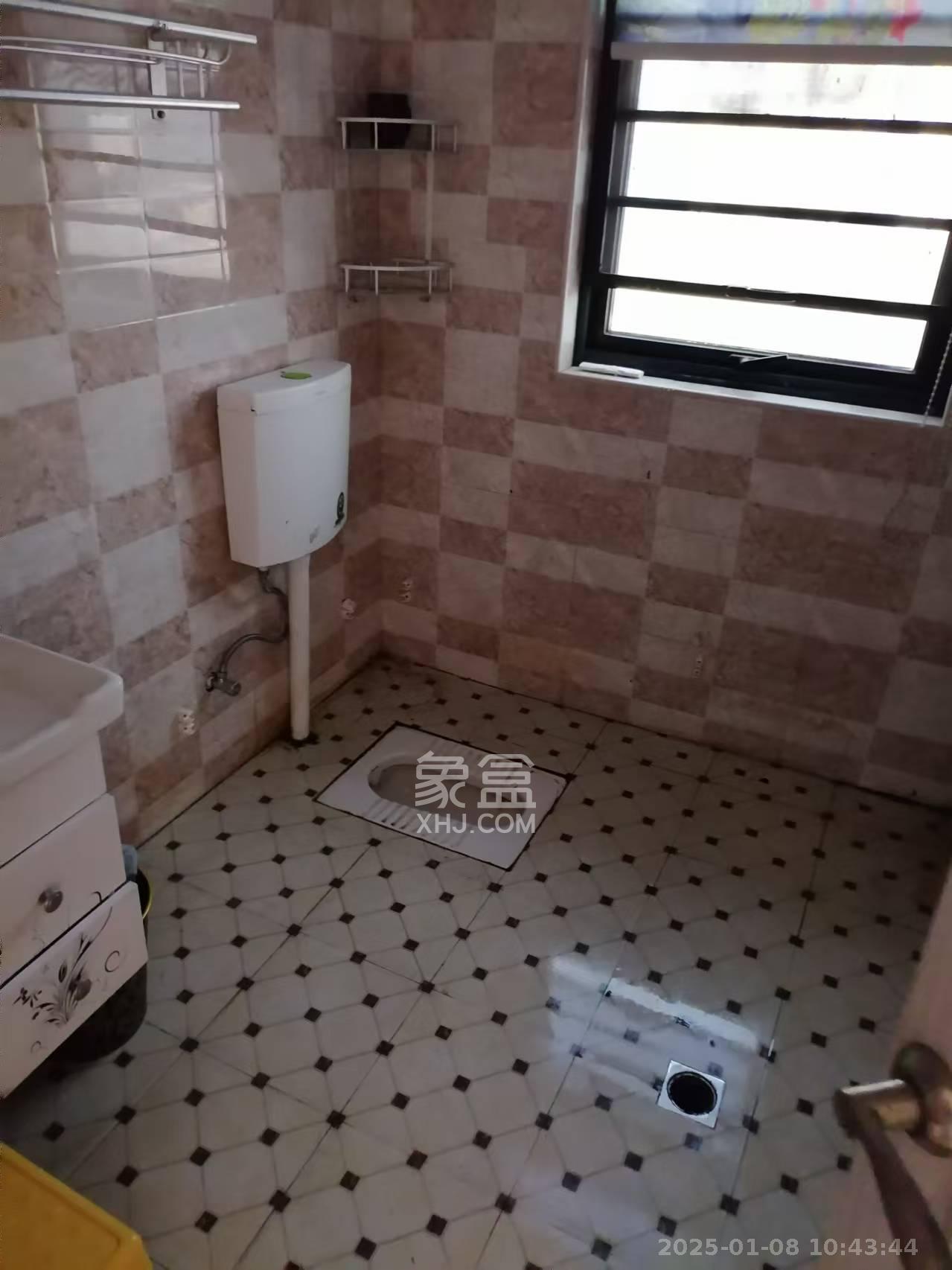 天元涉外景园B区  3室1厅1卫   2400.00元/月室内图