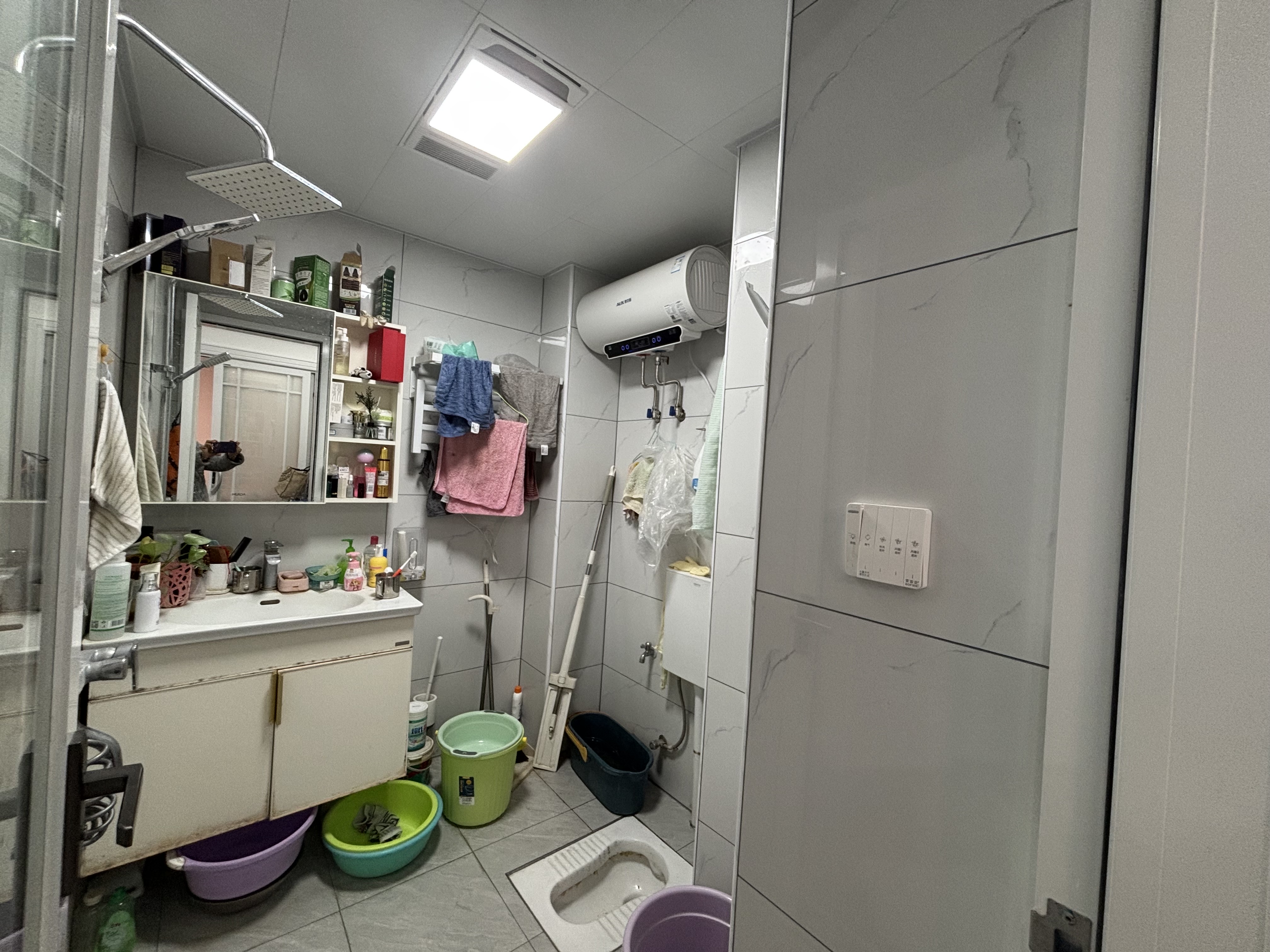 金泰嘉园 2室1厅1卫 42.0万 金泰嘉园 2室1厅1卫 42.0万客厅